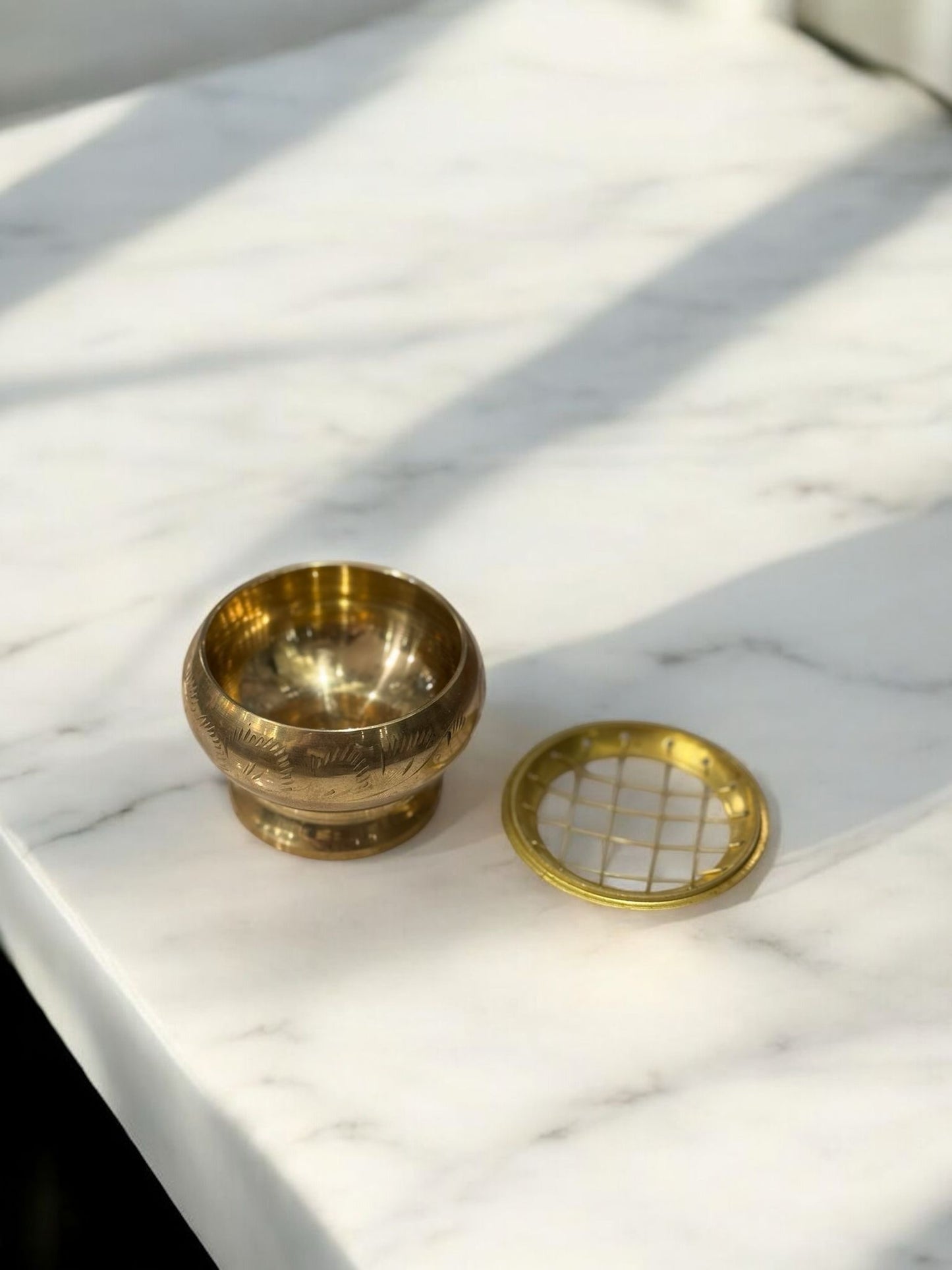 Quemador de Incienso de Latón con Rejilla