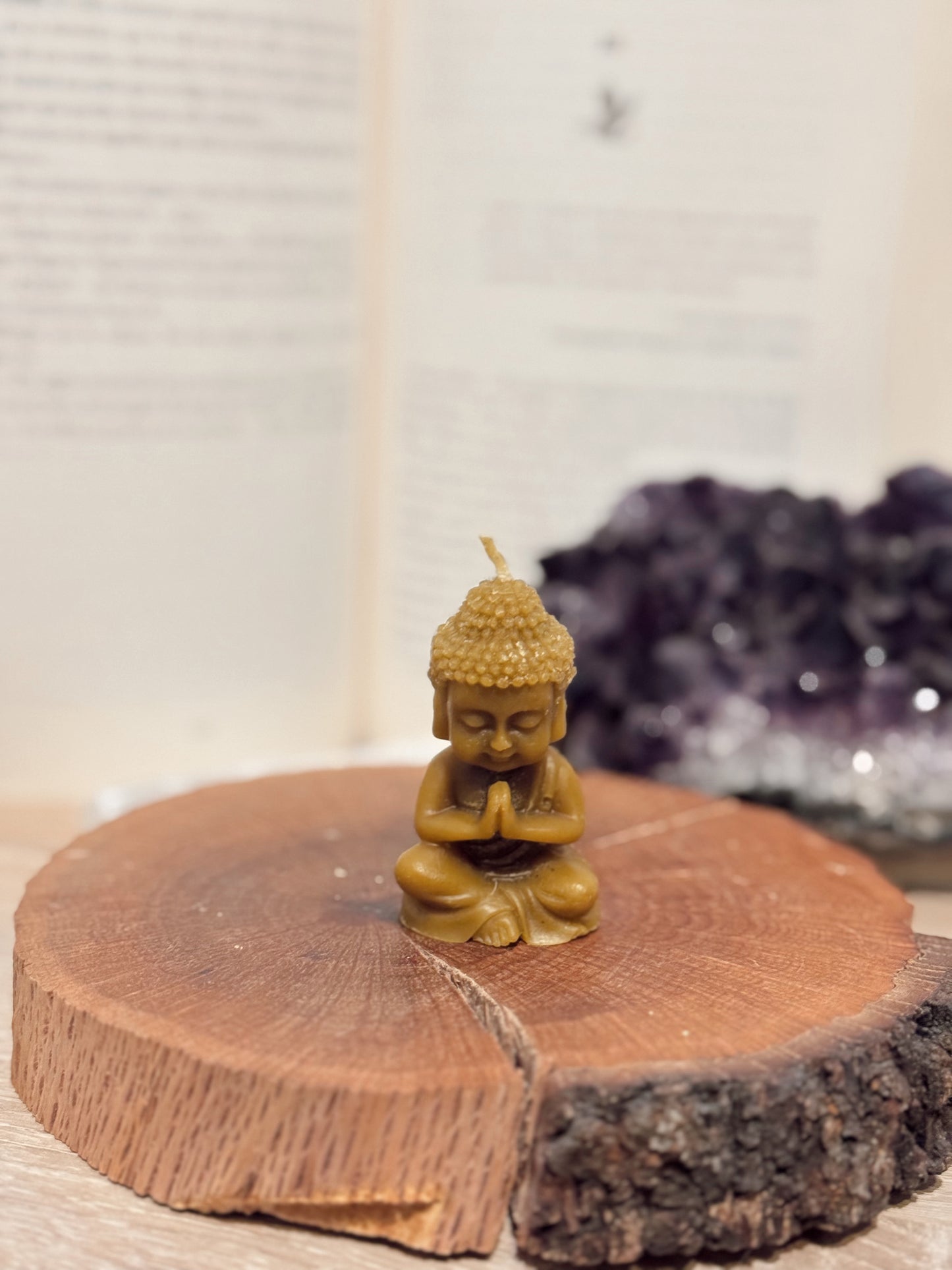 Vela de miel Buda rezando