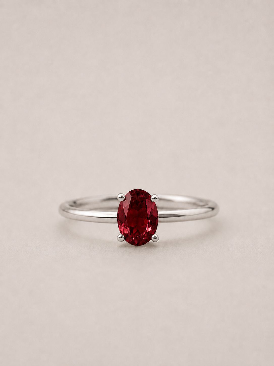 Anillo Granate Facetado en Plata