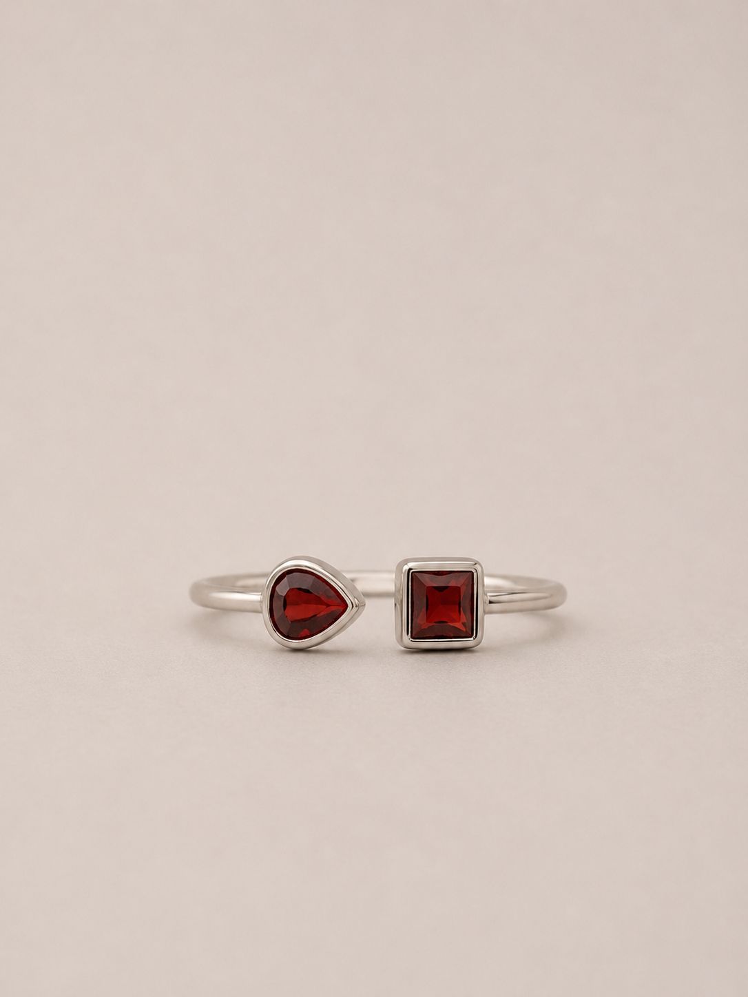 Anillo ajustable granate plata