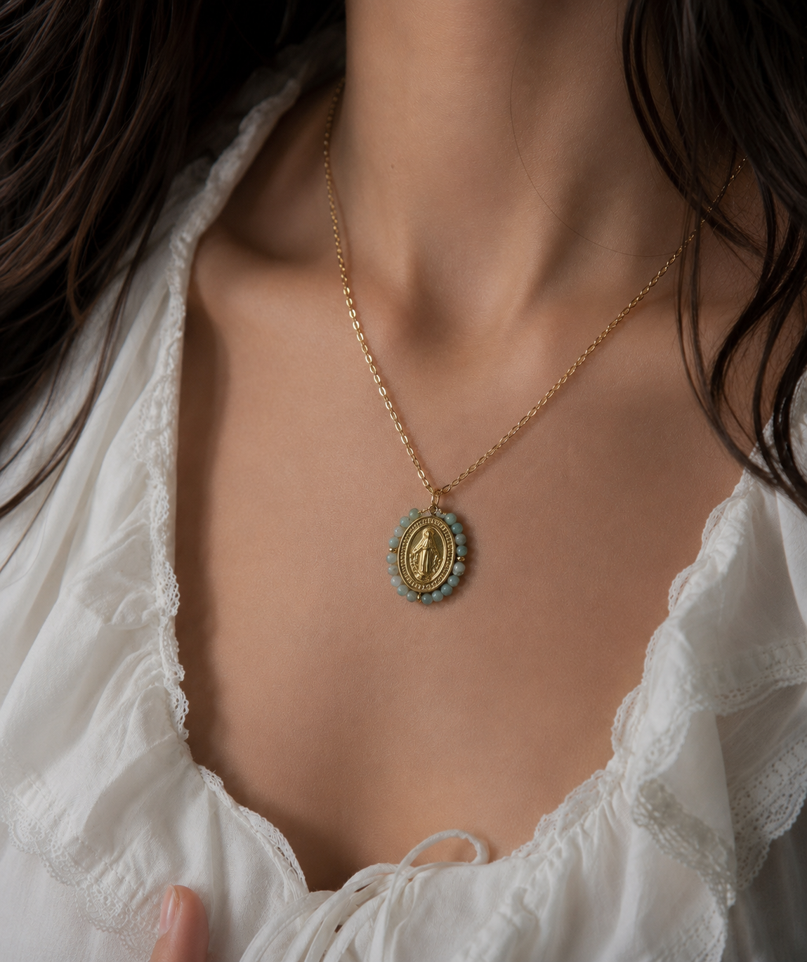 Medalla Virgen de la Milagrosa en Acero Inoxidable con Minerales Facetados
