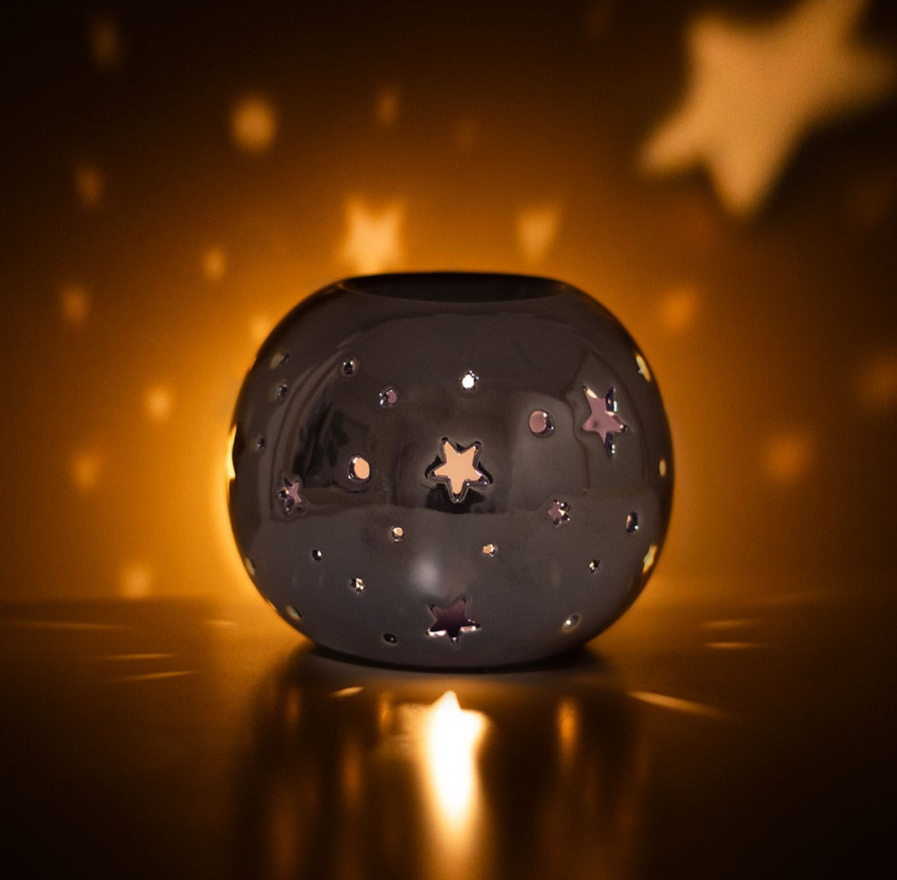 Quemador de aceite con forma de estrella iridiscente morada