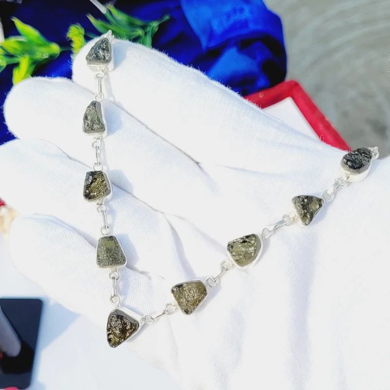 Collar de Moldavita plata de ley (certificado de autenticidad)