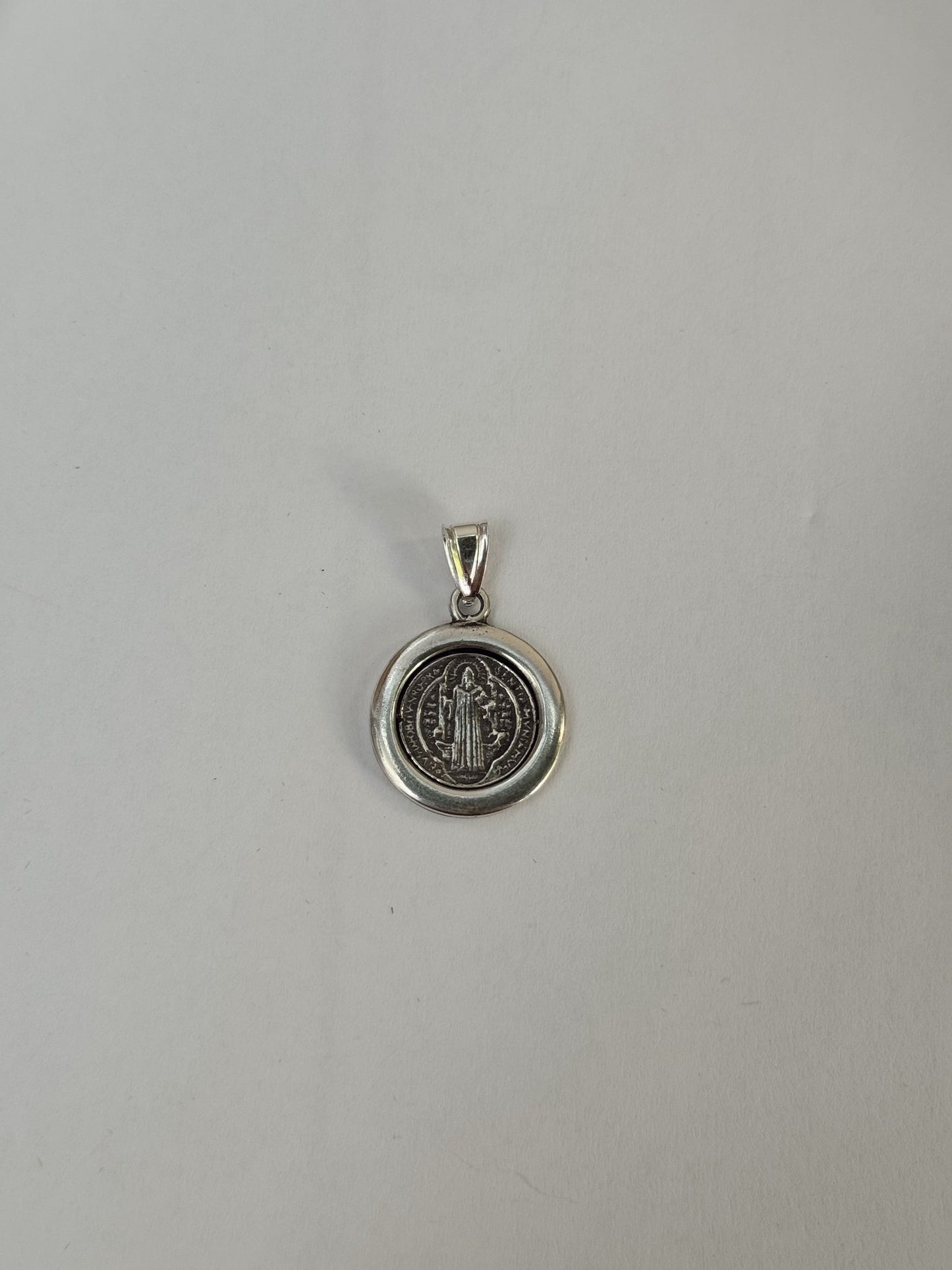 Colgante medalla san Benito giratorio plata 925 con cadena de acero de regalo