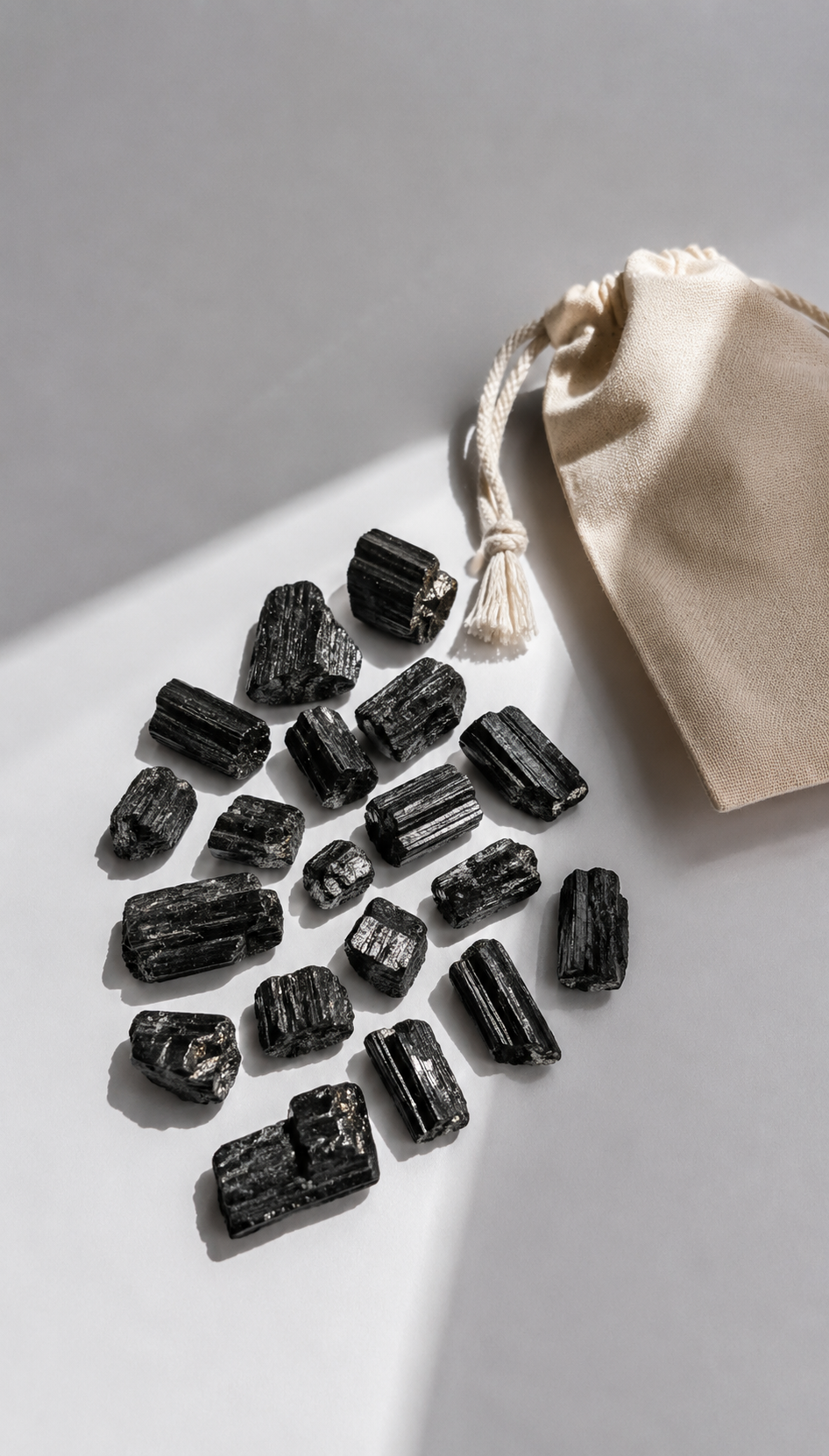 Turmalina negra en bruto pequeña