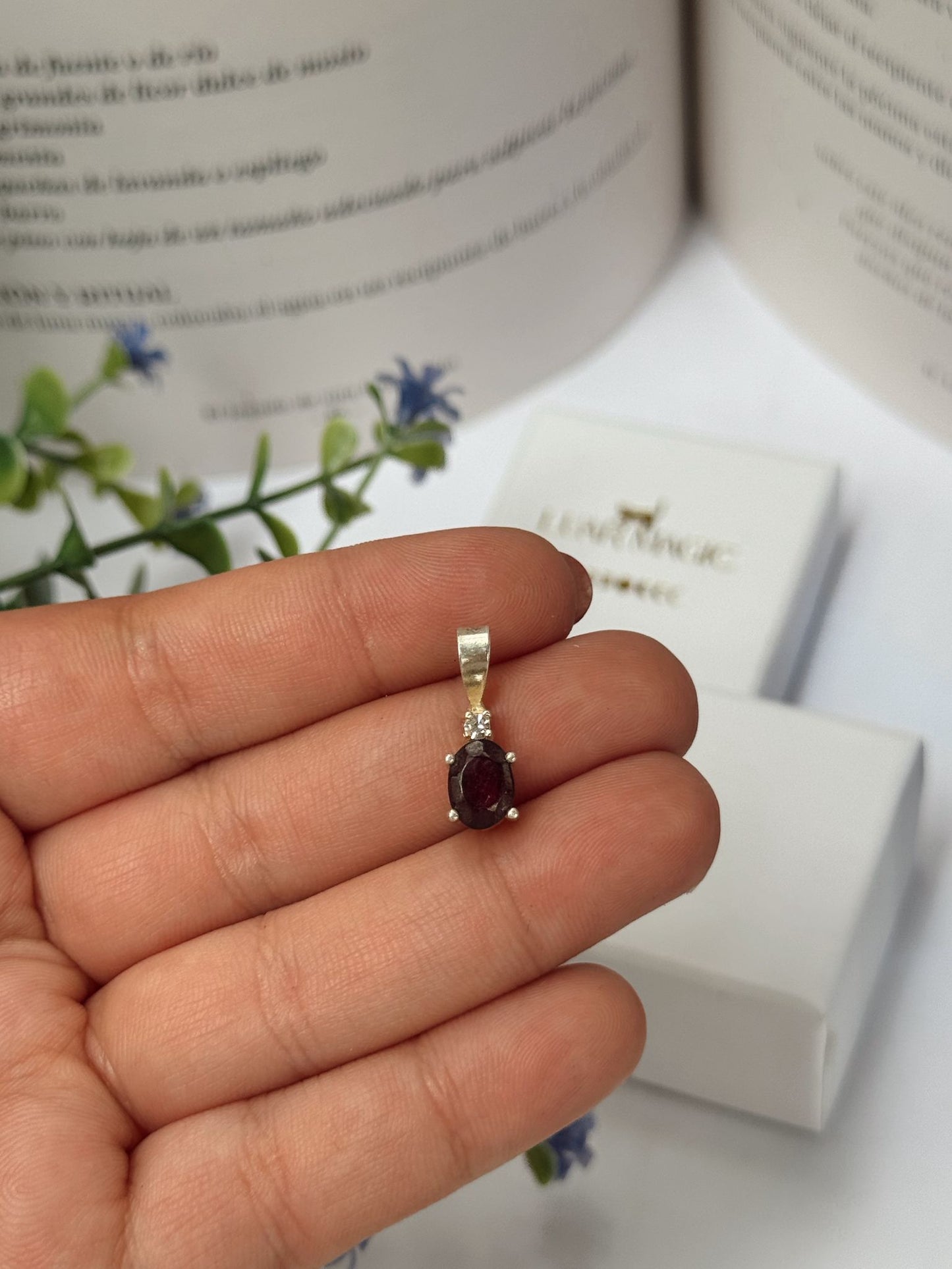 Colgante de Granate en Plata 925 – Hecho a mano