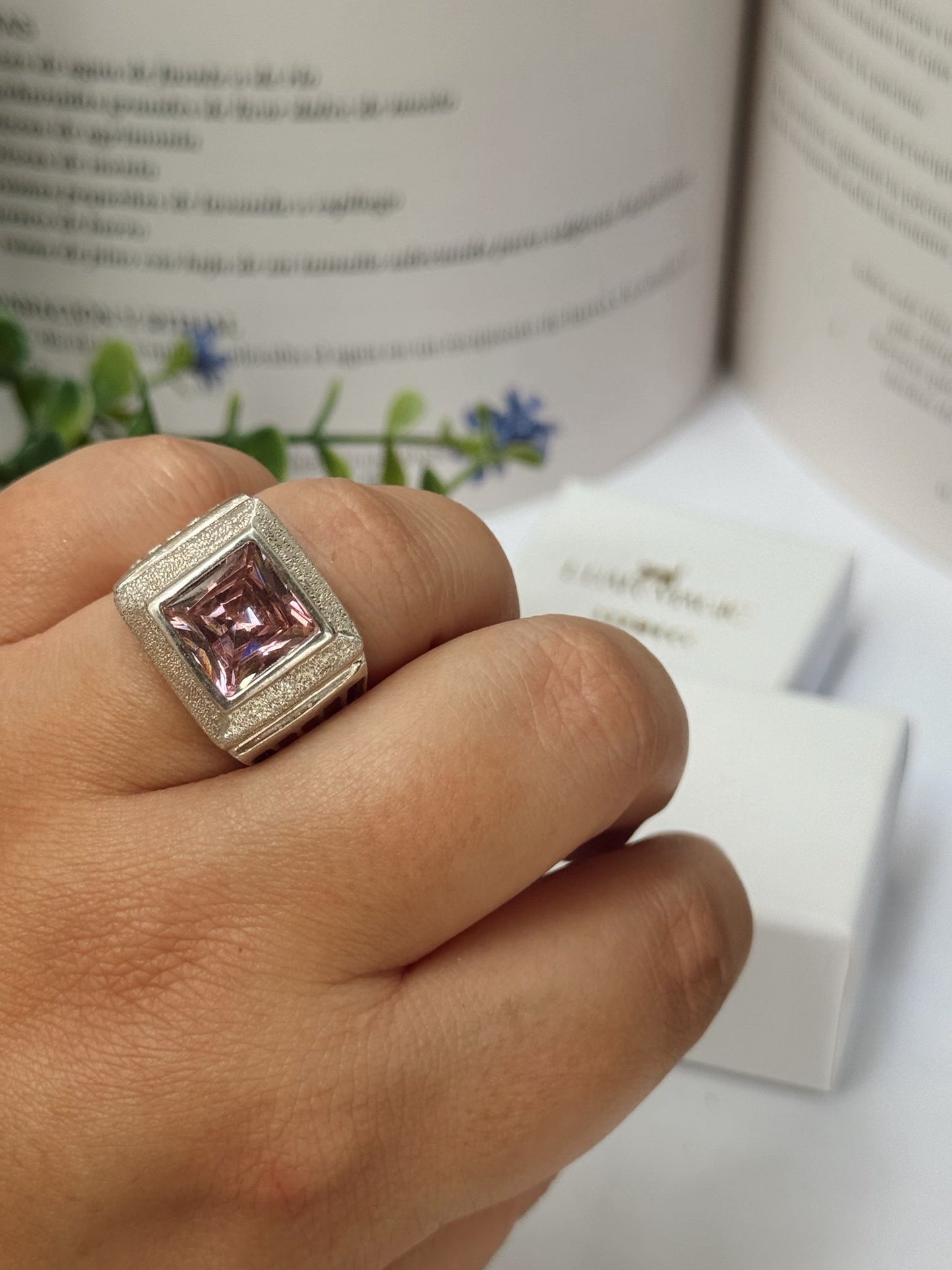 Anillo Exclusivo de Cuarzo Rosa en Plata de Ley 925 – Hecho a mano