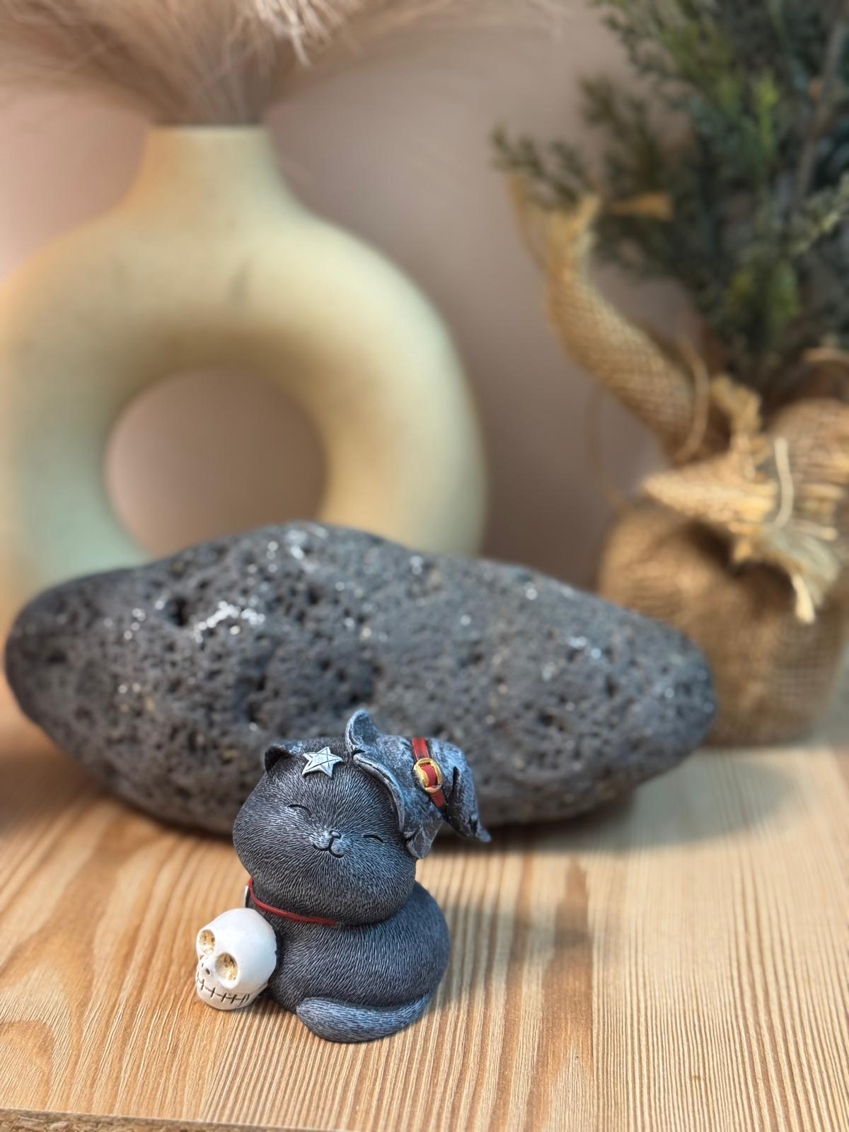 Figura gatito bruja calavera