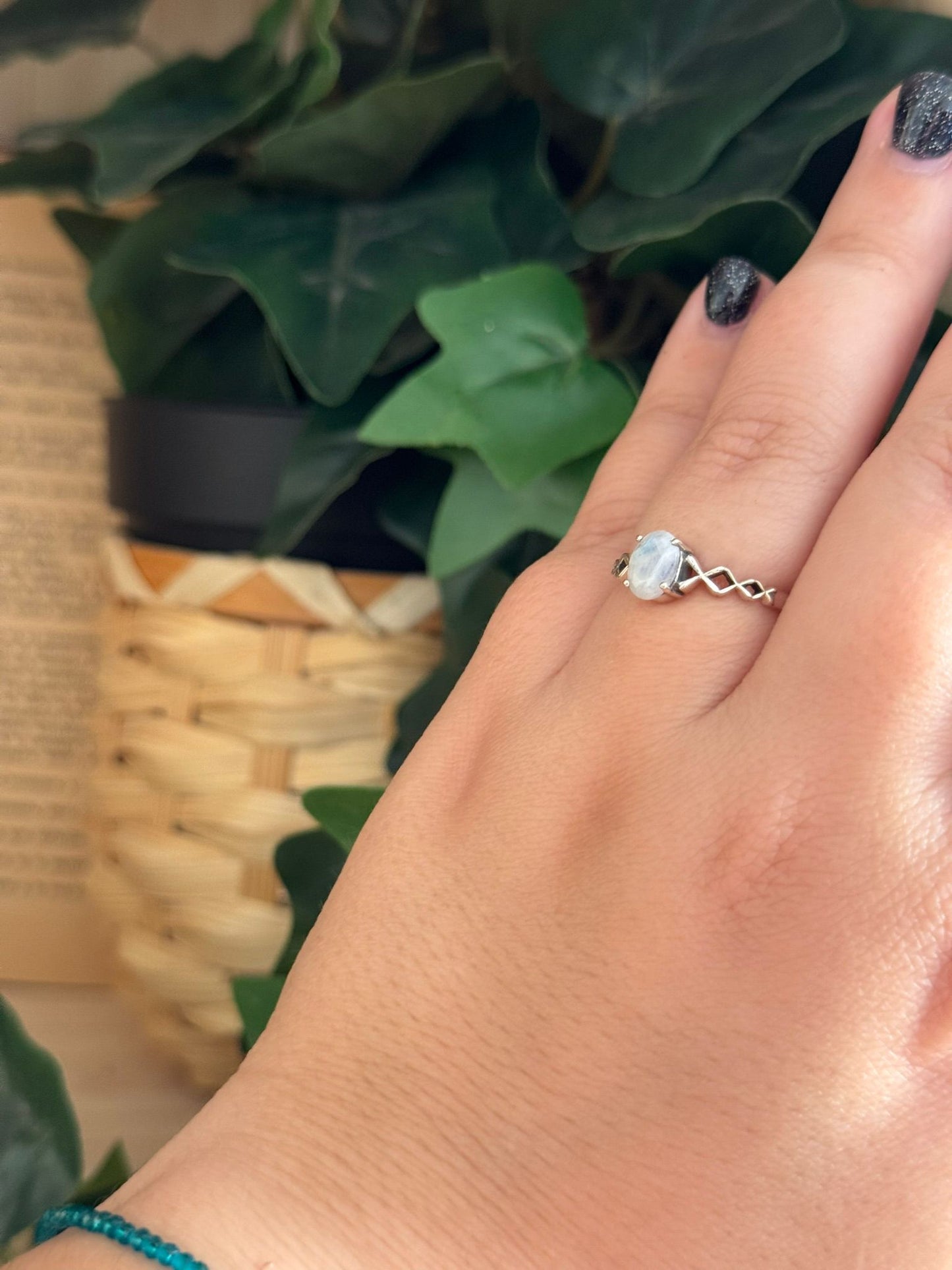 Anillo de Piedra de Luna Facetado