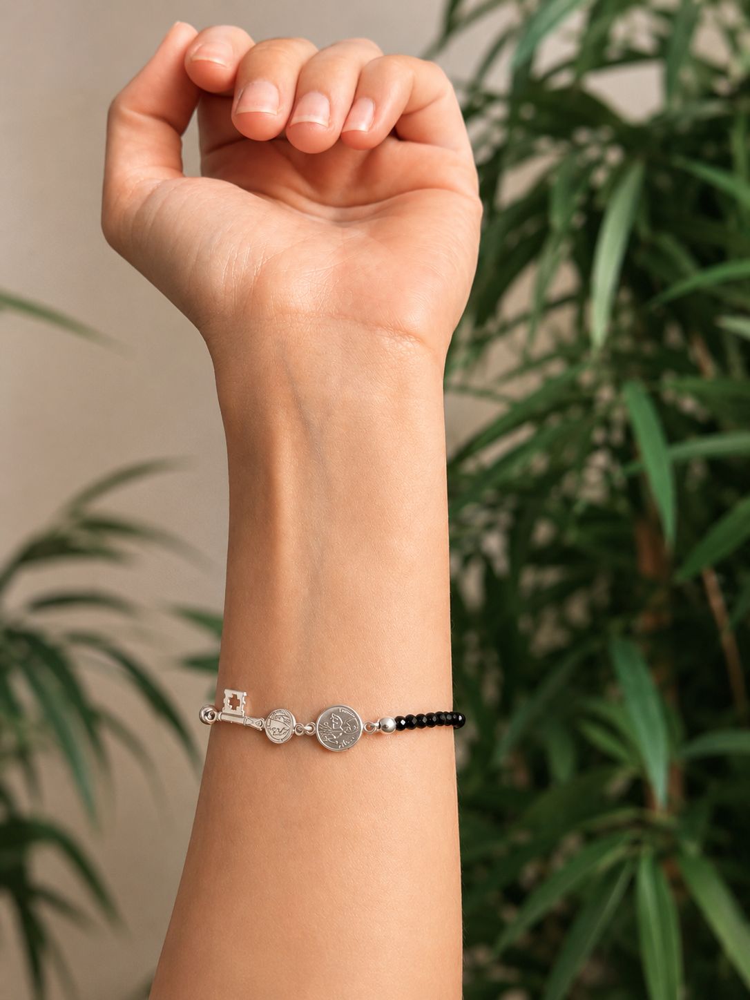 Pulsera llave y medalla de San Benito en plata de ley