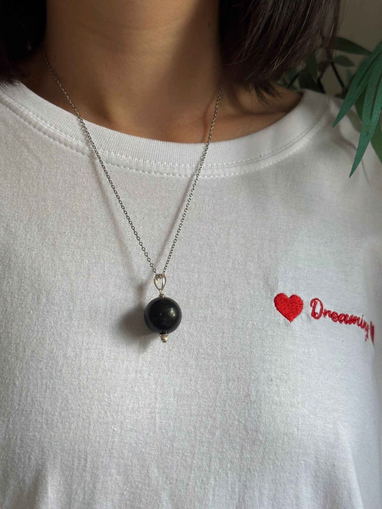 Colgante bola de shunguita en plata