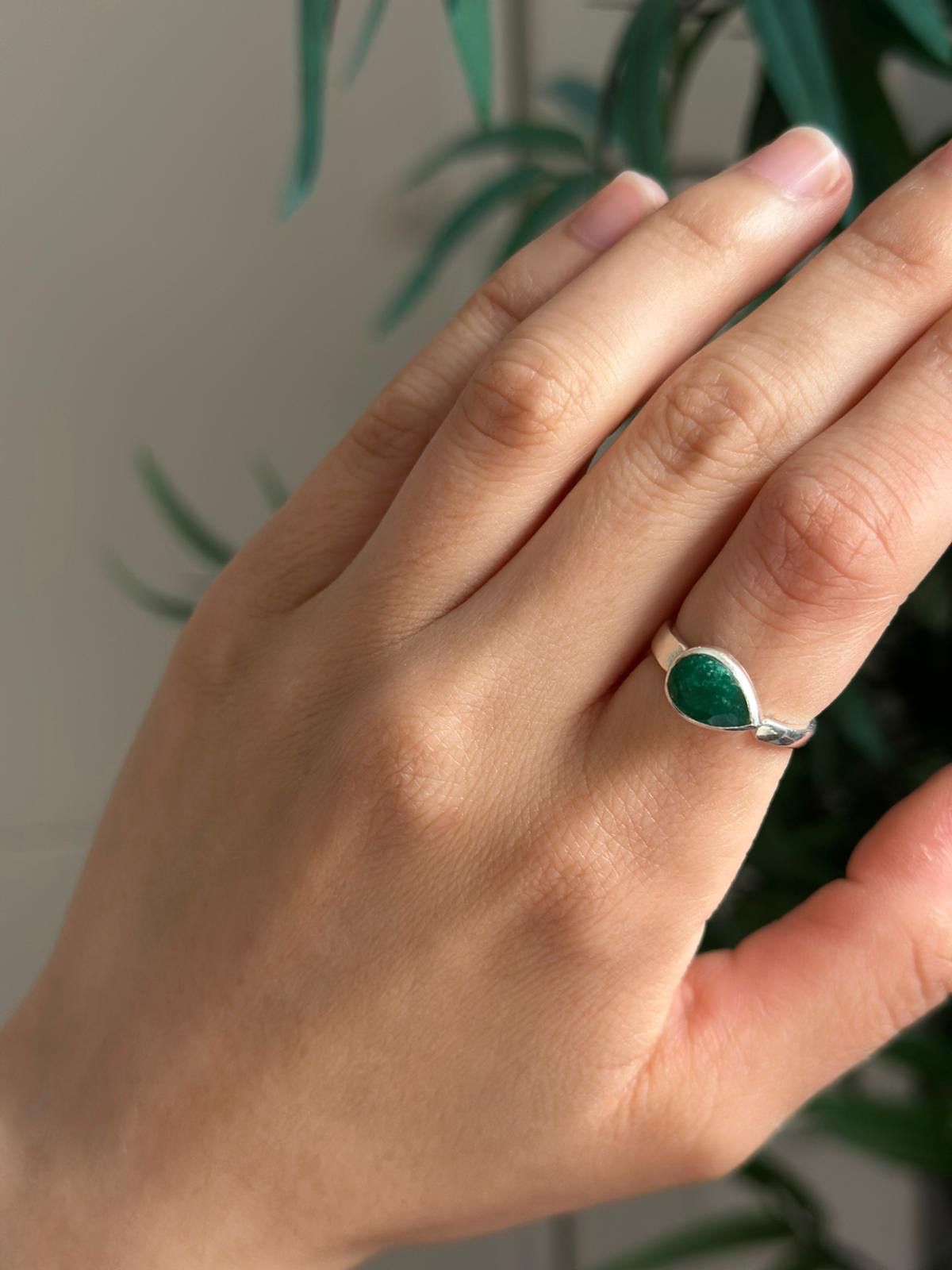 Anillo ajustable de esmeralda