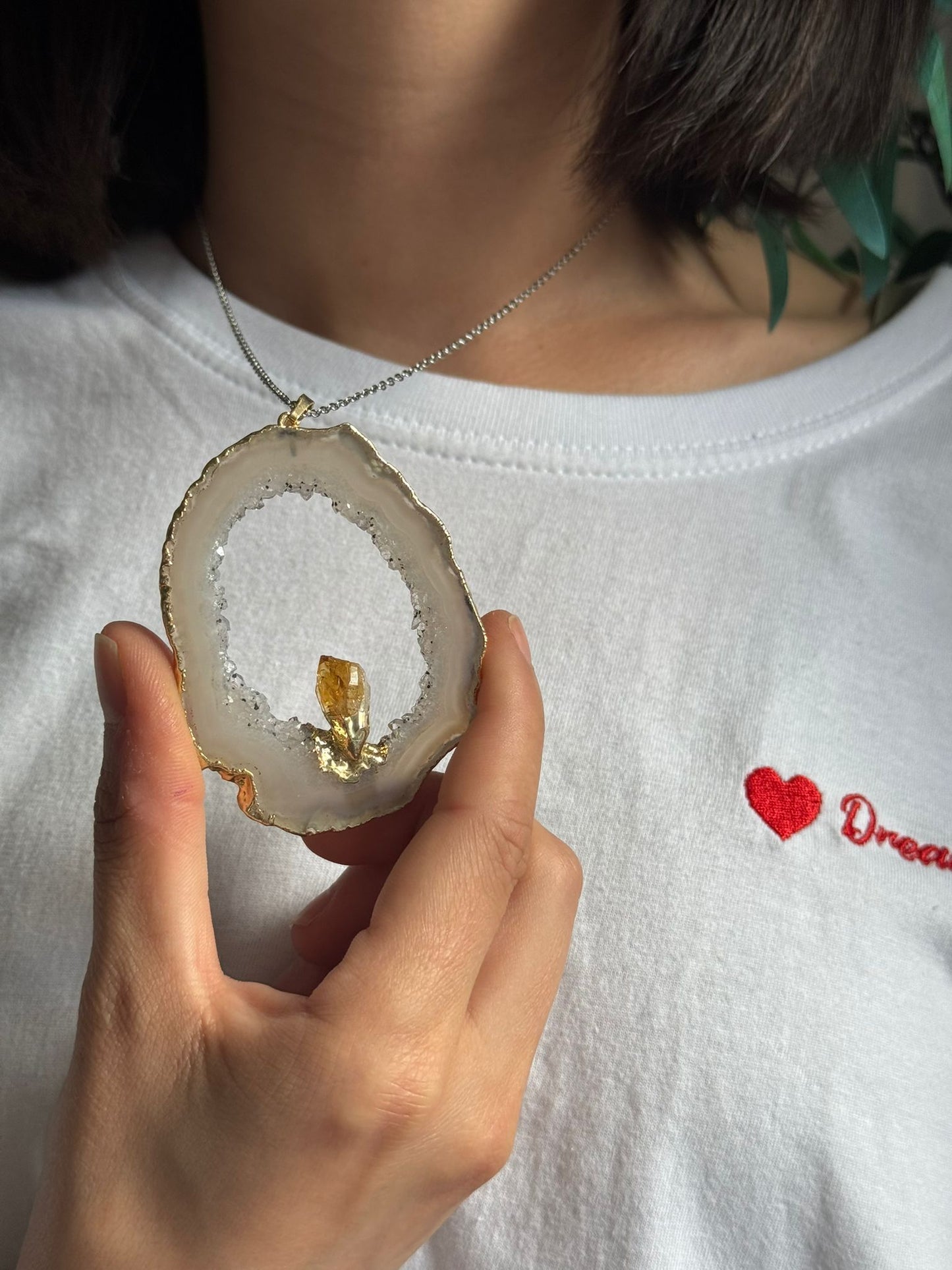 Colgante geodino de ágata y cuarzo con punta de citrino