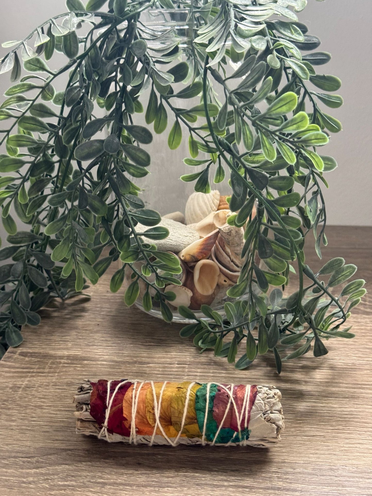 Atado de Salvia Blanca con Hojas de los 7 Chakras