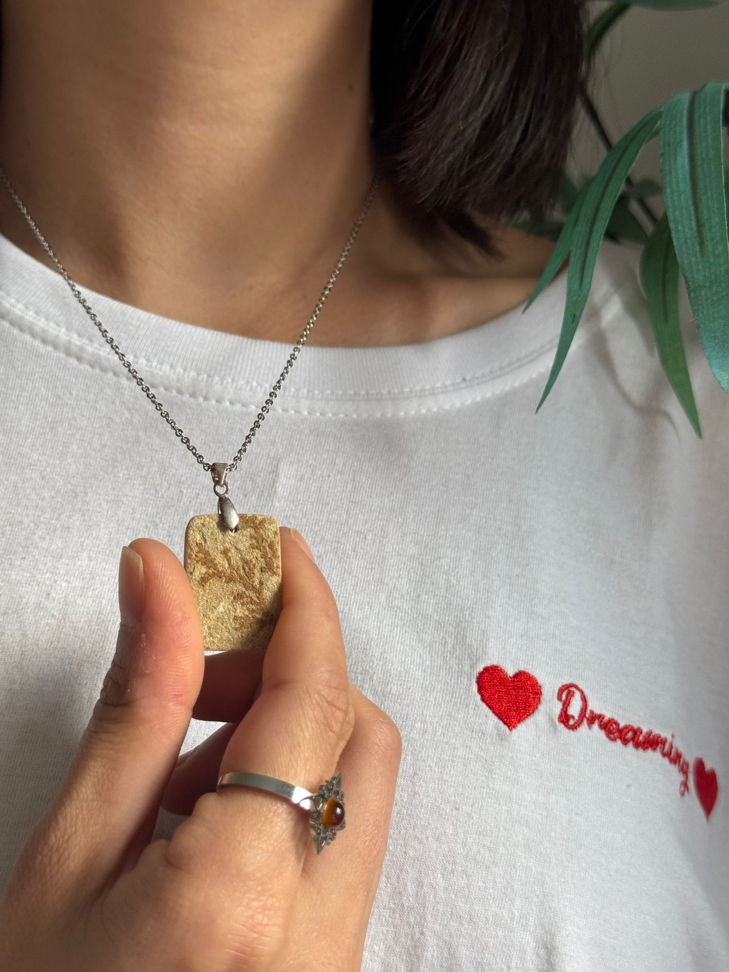Colgante de pirolusita dendrítica en plata