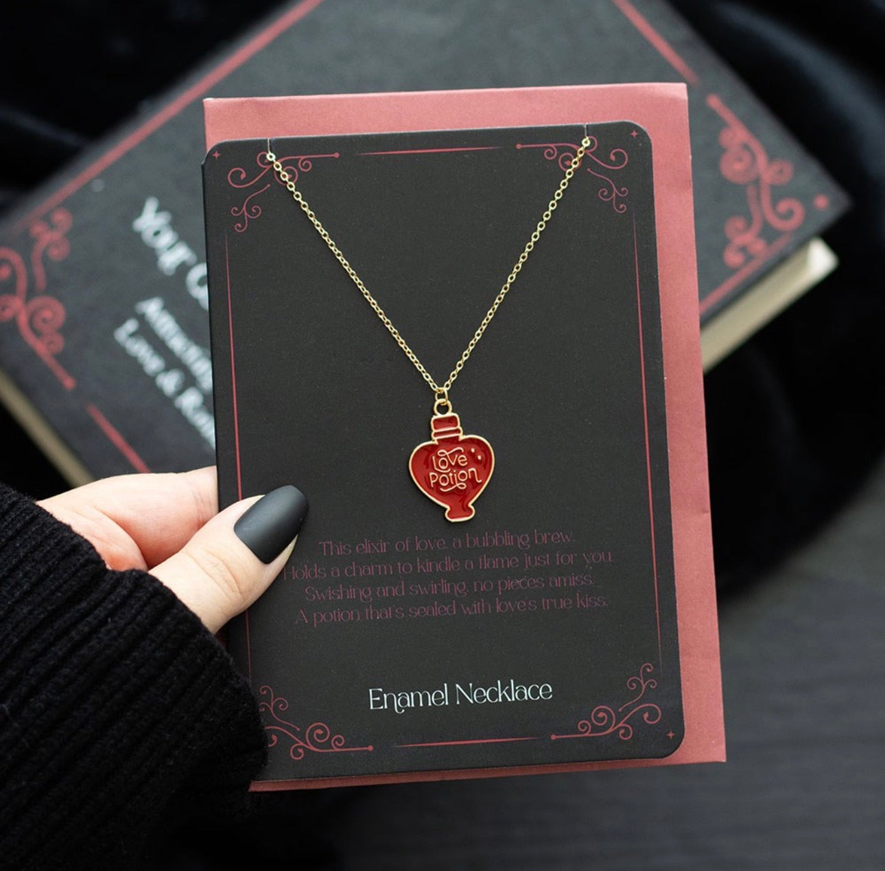 TARJETA DE FELICITACIÓN CON COLLAR DE ESMALTE DE POCIÓN DE AMOR