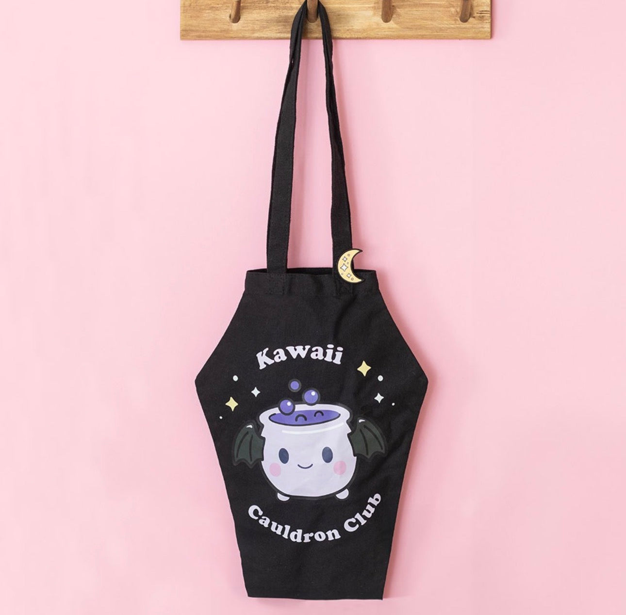 BOLSO DE MANO CON FORMA DE ATAÚD DEL CLUB CAULDRON KAWAII CON INSIGNIA DE PIN ESMALTADO