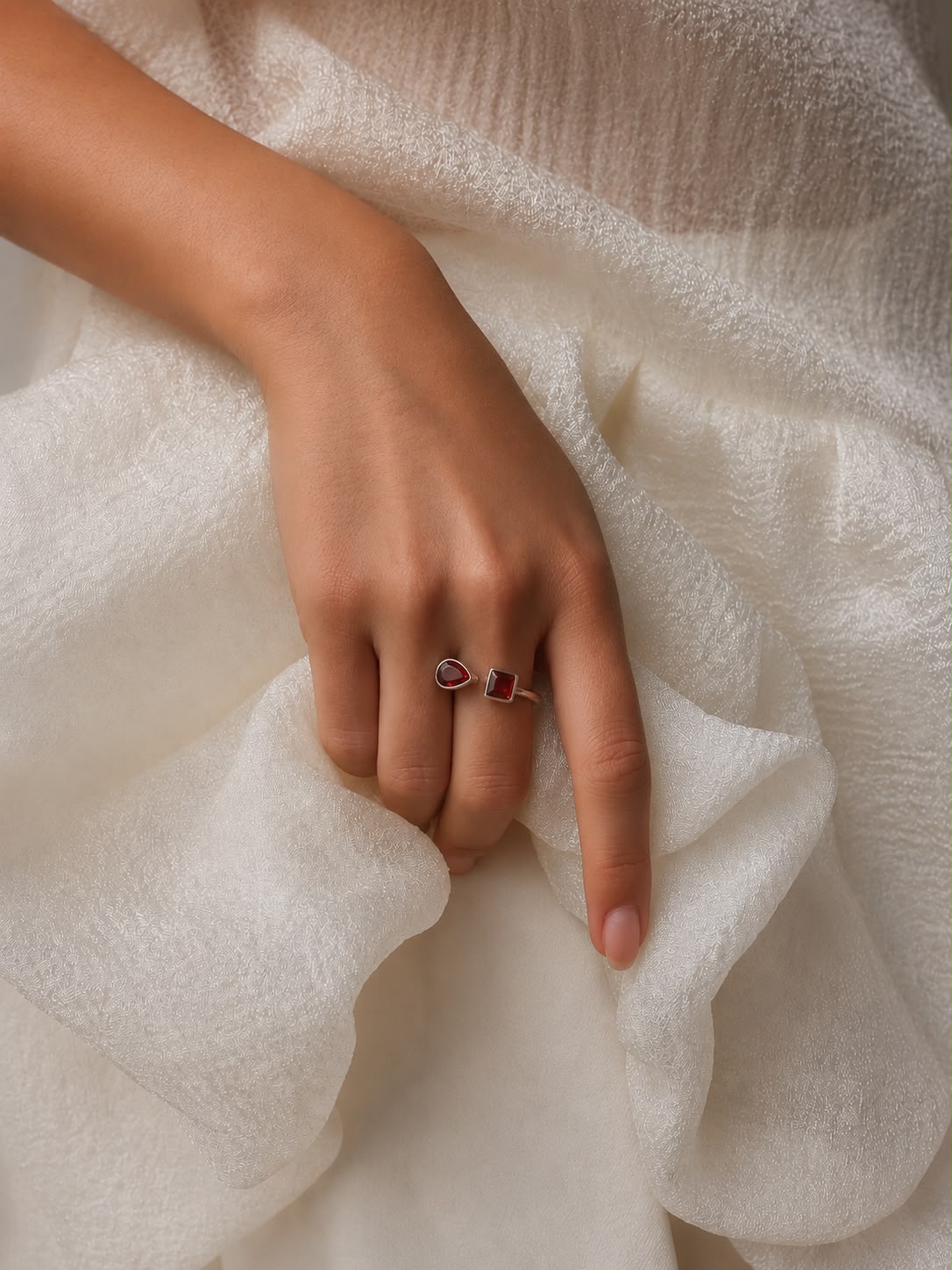 Anillo ajustable granate plata