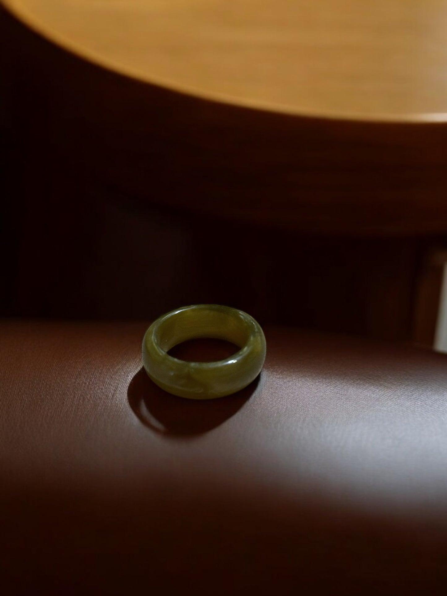 Anillo resina bosque efecto nácar