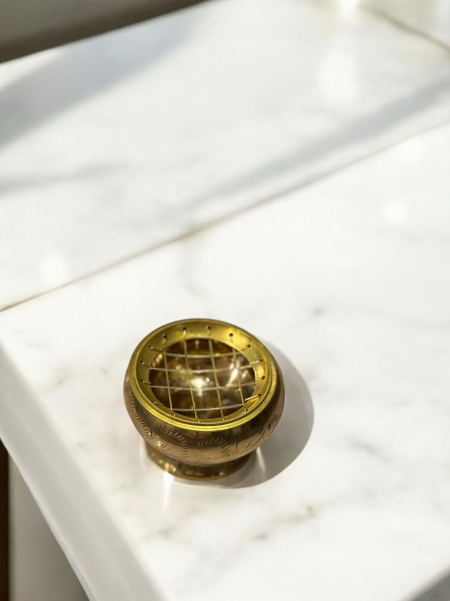 Quemador de Incienso de Latón con Rejilla