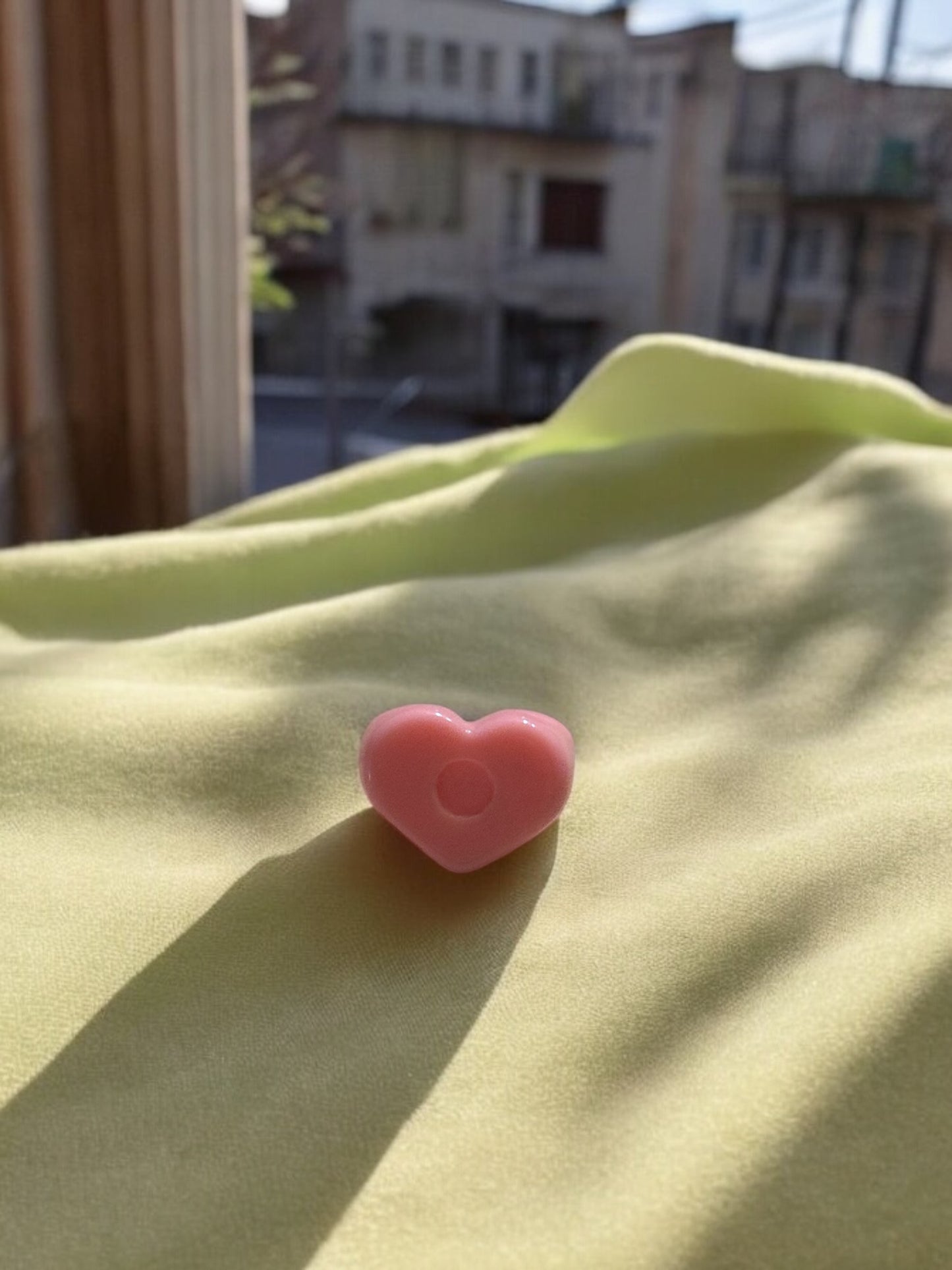 Anillo resina corazón rosa