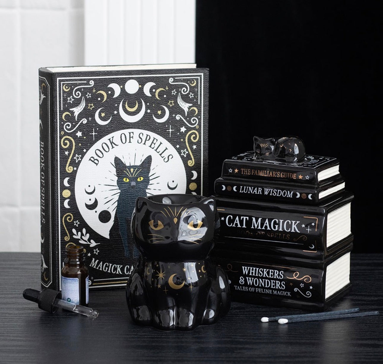 QUEMADOR DE ACEITE «BLACK CAT BOOK STACK» CON GATO