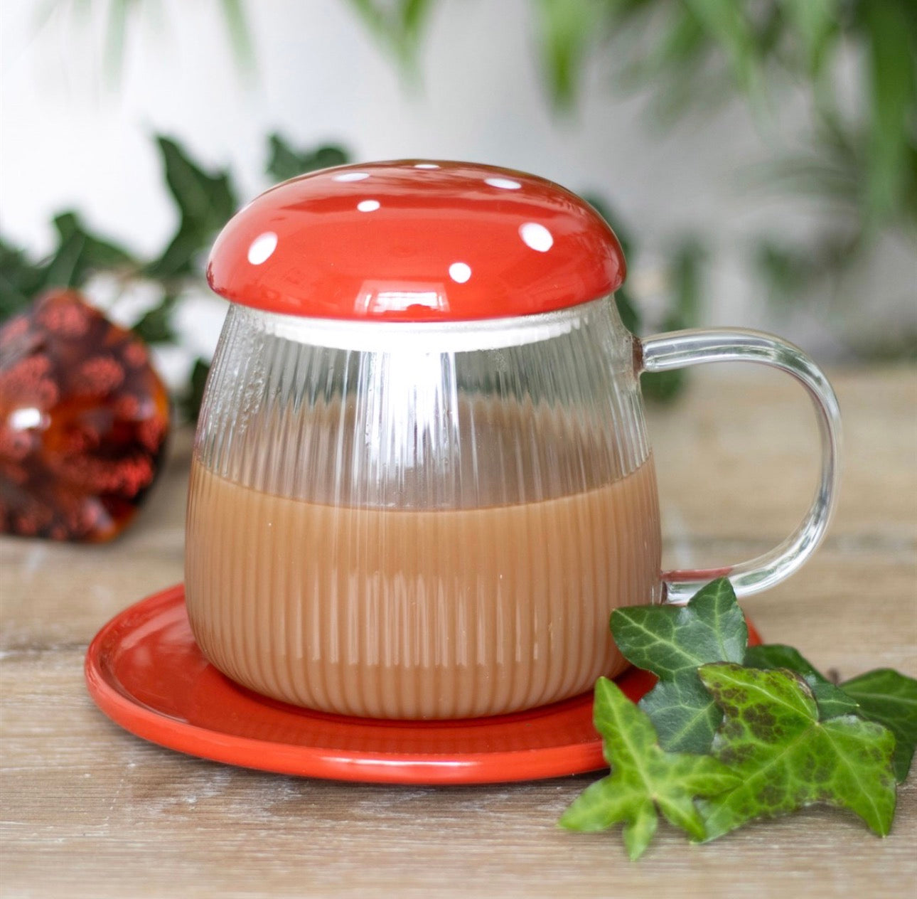 TAZA Y PLATO DE VIDRIO ROJO CON FORMA DE SETA