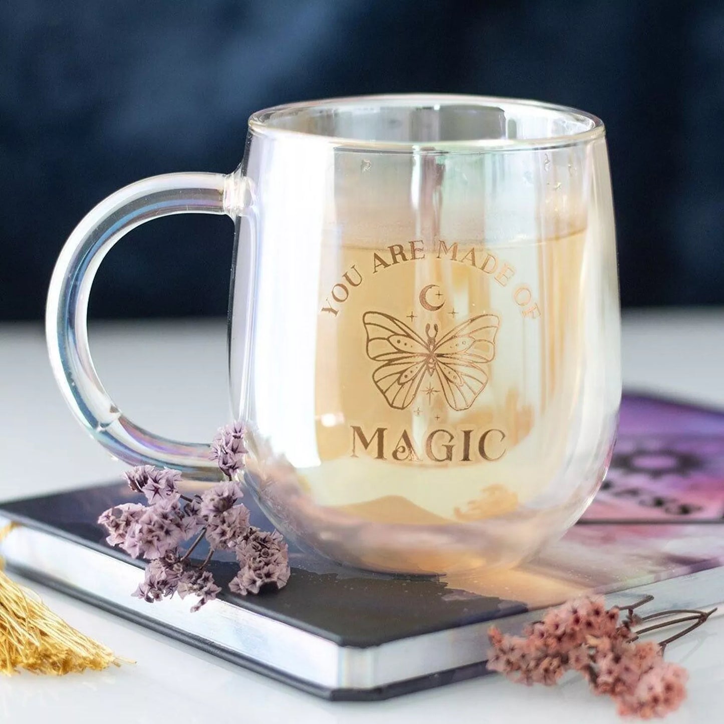 Taza de vidrio iridiscente de doble pared "You Are Made of Magic"