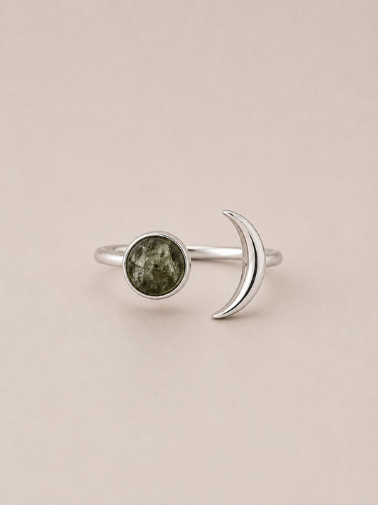 Anillo Moldavita Ajustable con Luna en Plata