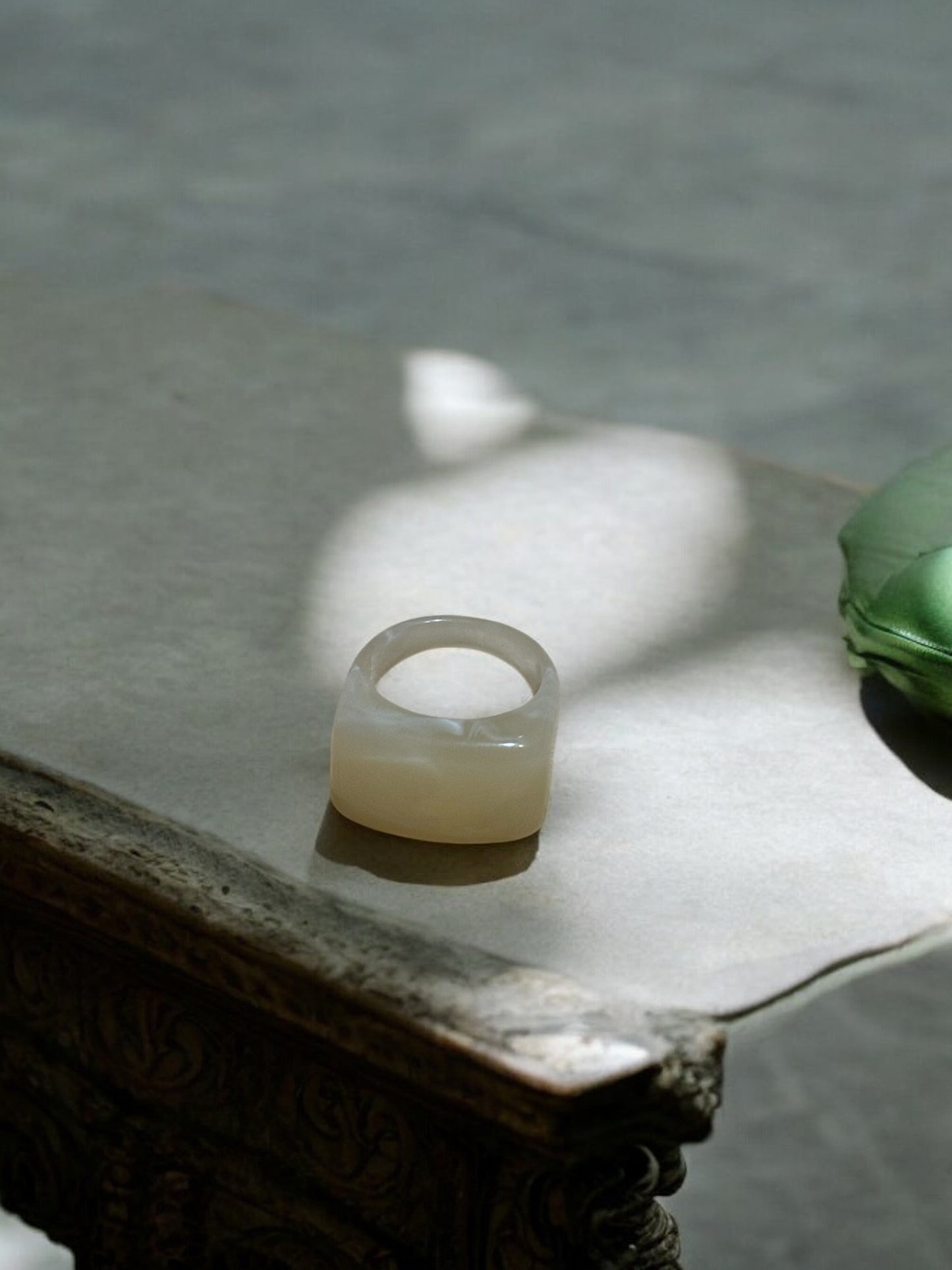 Anillo resina efecto nácar