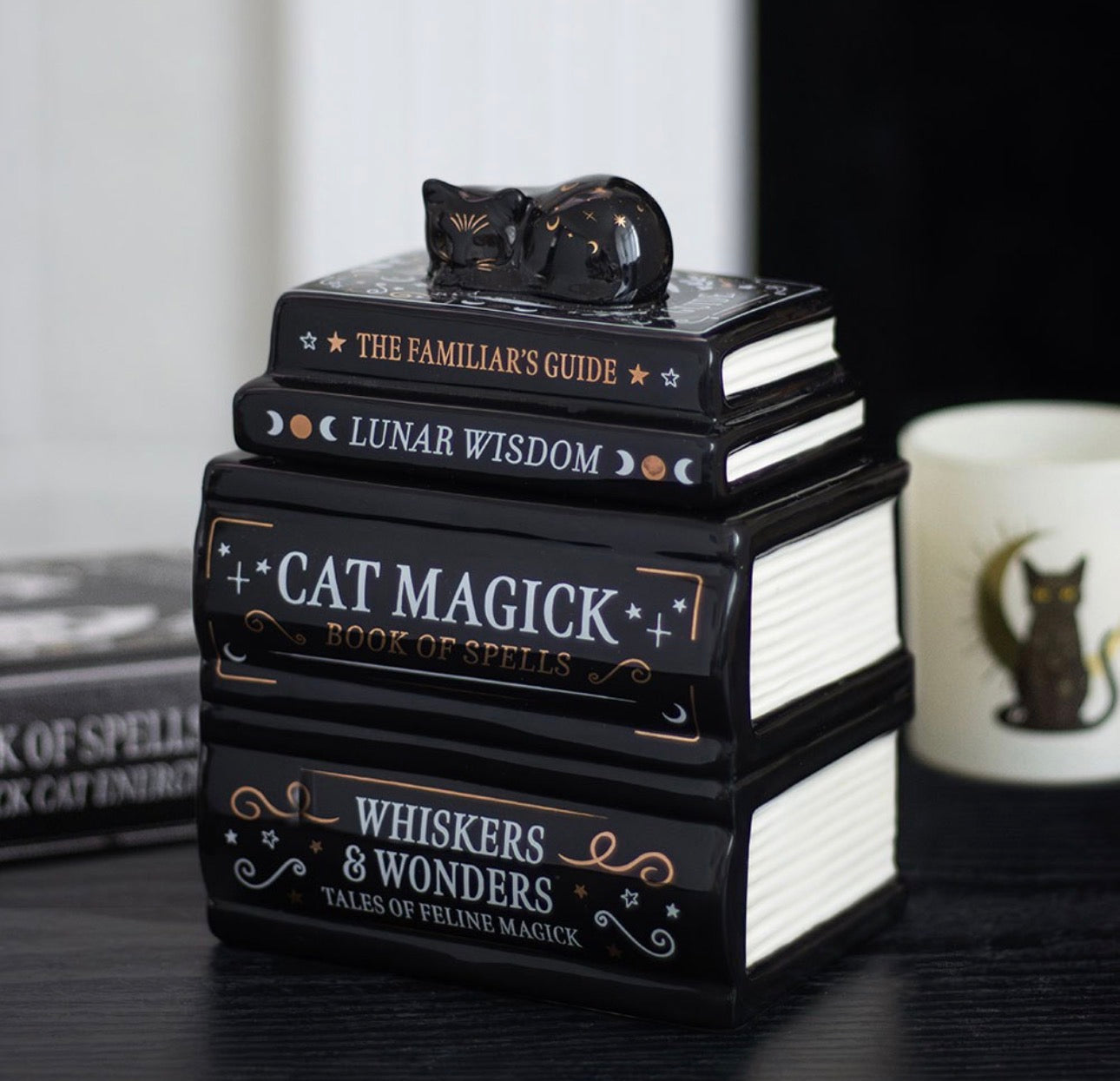 QUEMADOR DE ACEITE «BLACK CAT BOOK STACK» CON GATO