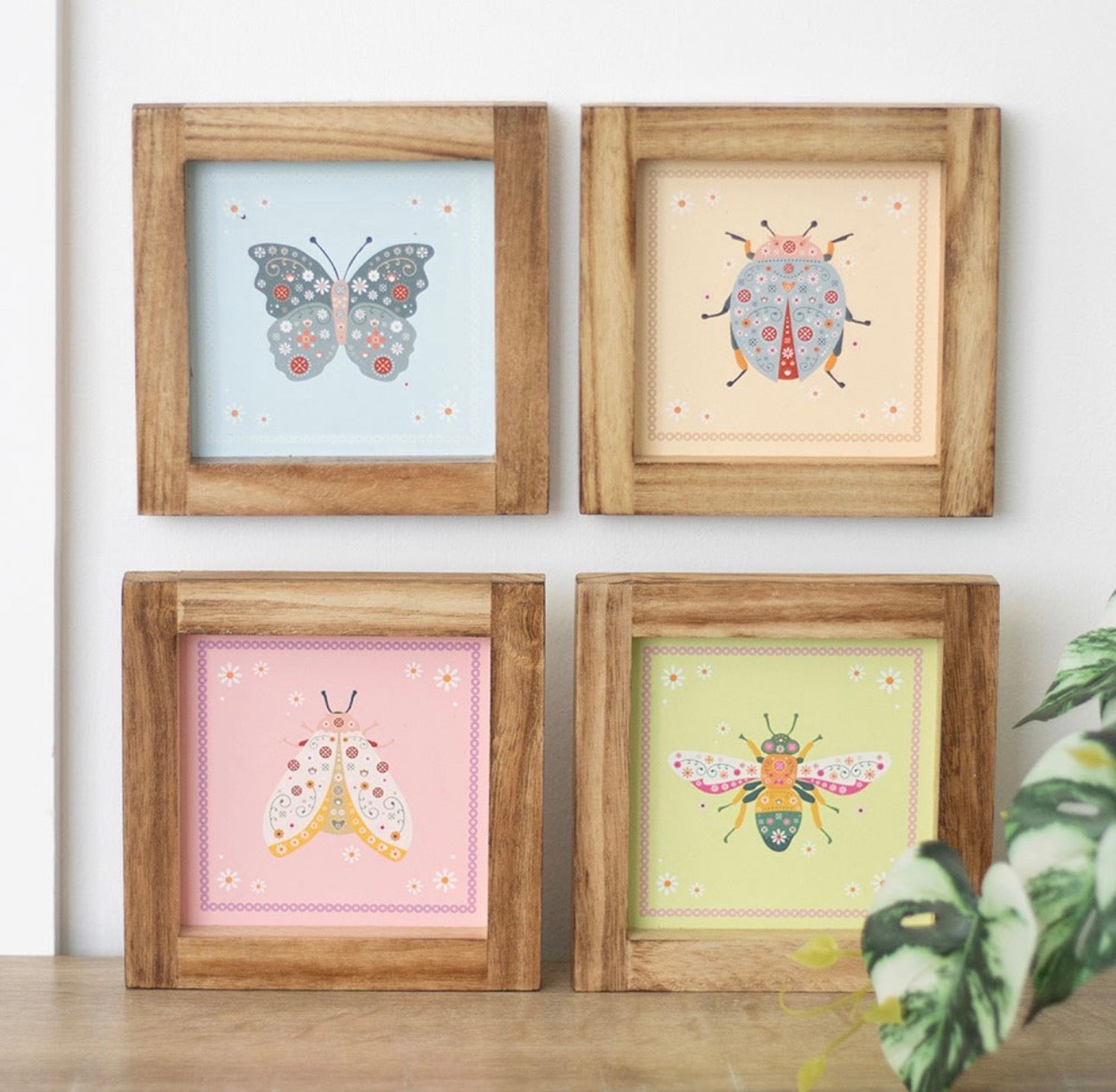 LÁMINAS DE ARTE DE PARED ENMARCADO CON INSECTOS FLORALES