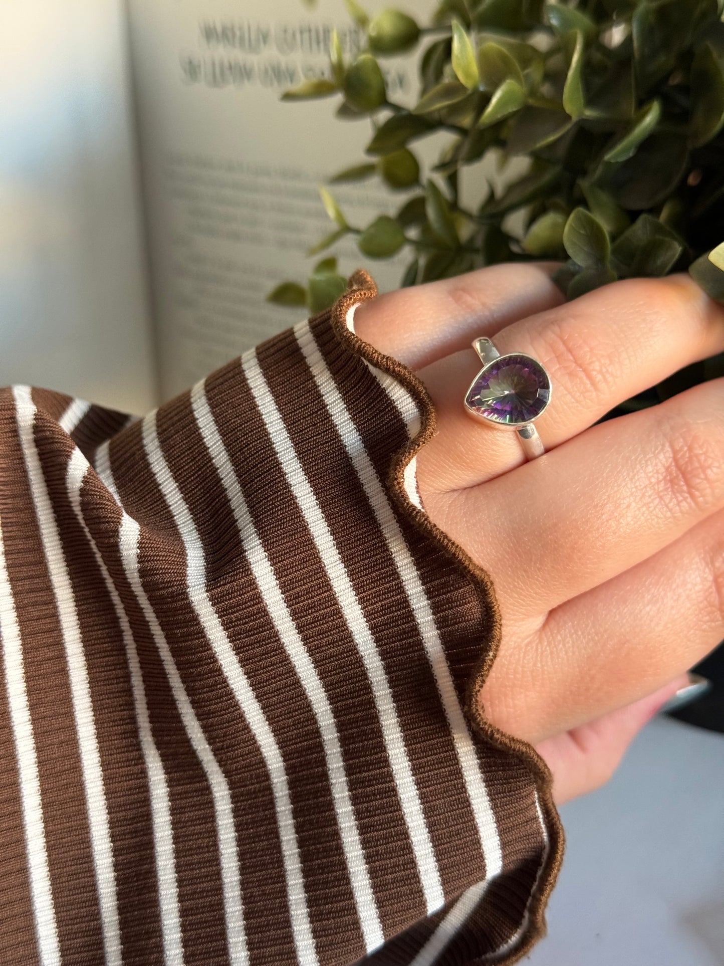 Anillo Ajustable de Topacio Místico en Plata