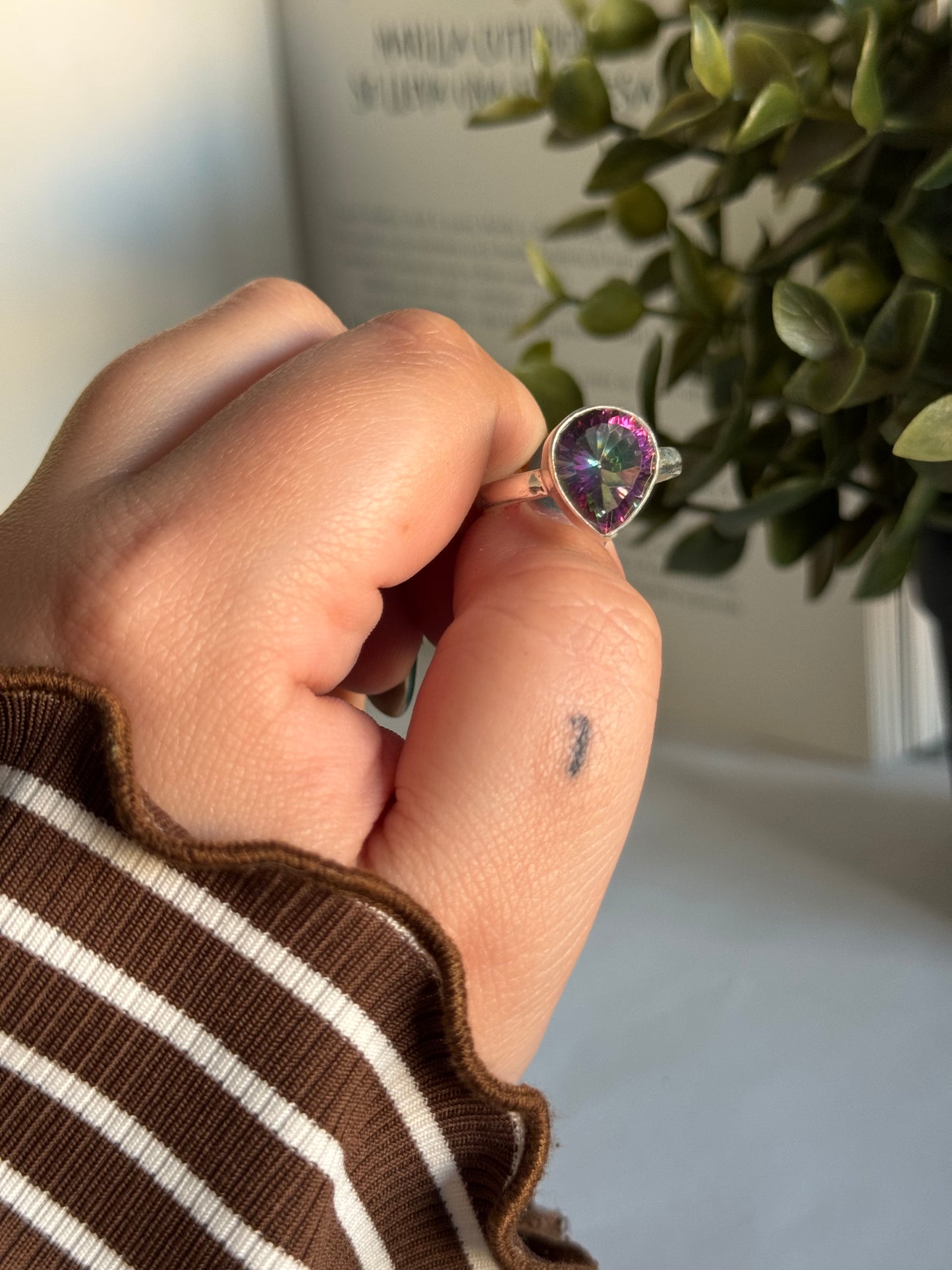 Anillo Ajustable de Topacio Místico en Plata