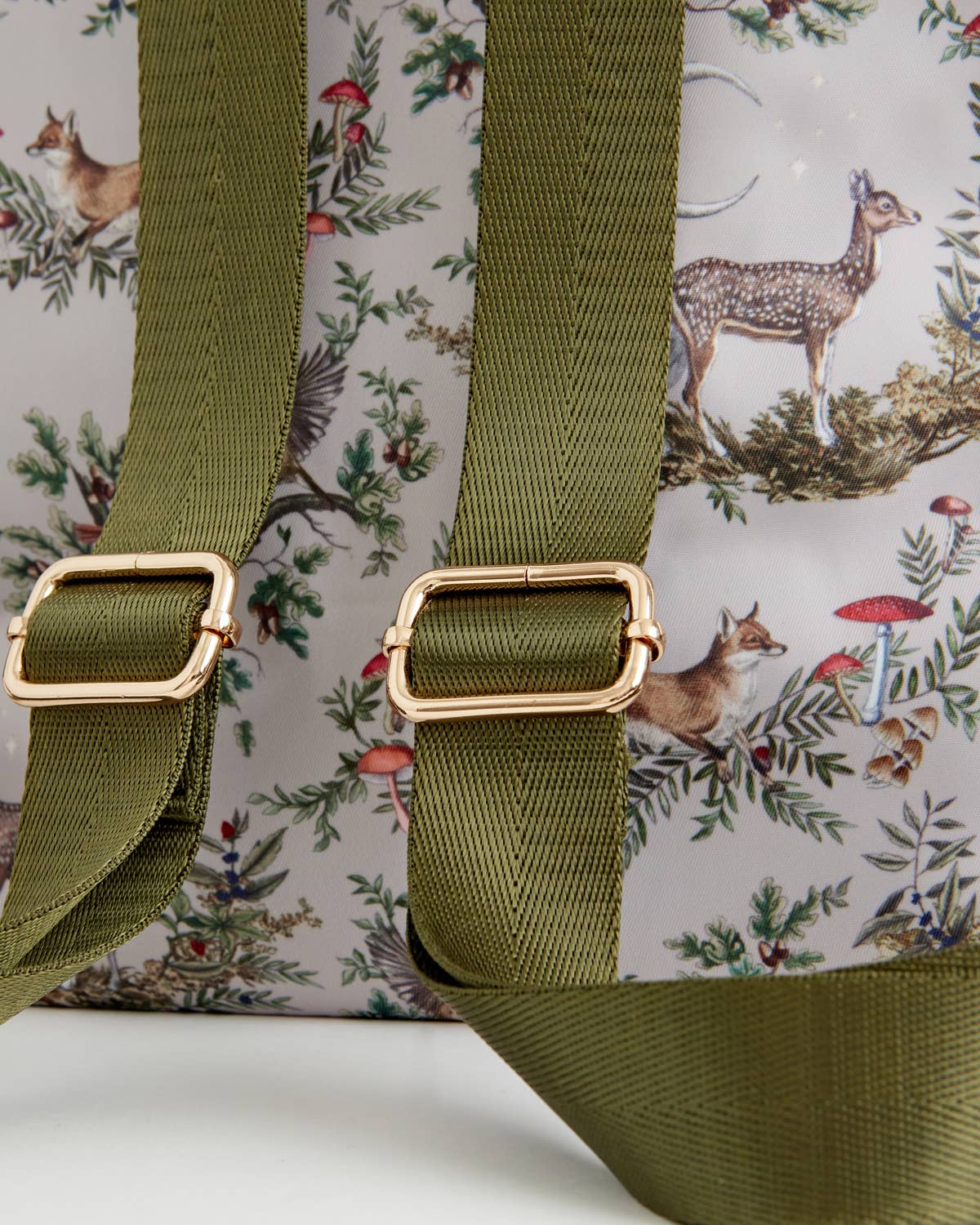 Mochila A Night's Tale Woodland, color gris cristal artesanal