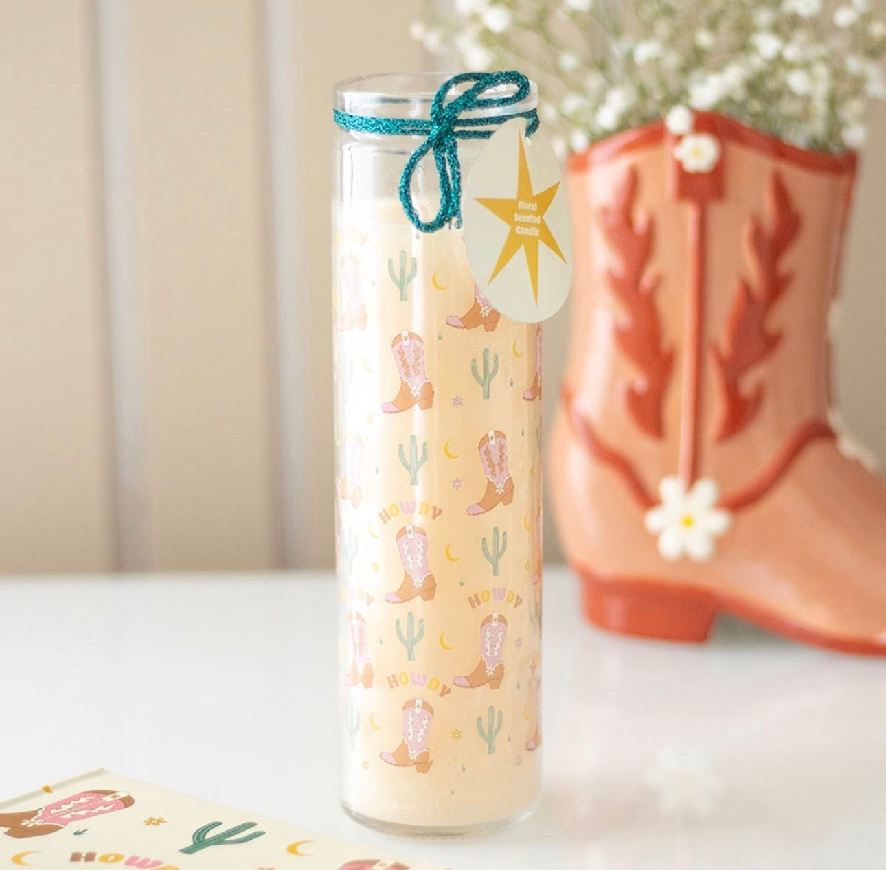 VELA DE TUBO FLORAL CON ESTAMPADO DE BOTAS DE VAQUERO HOWDY