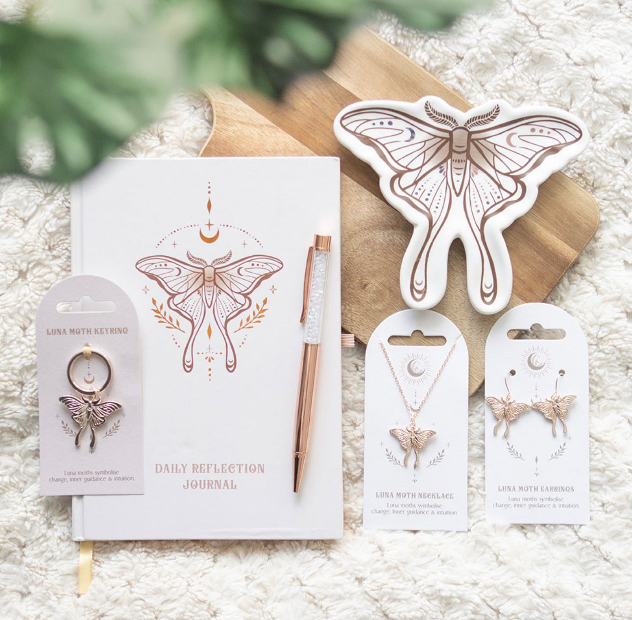 Collar con colgante de polilla Luna