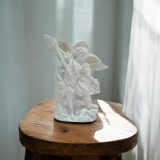 El Arcángel San Miguel: Protector y Guerrero de la Luz