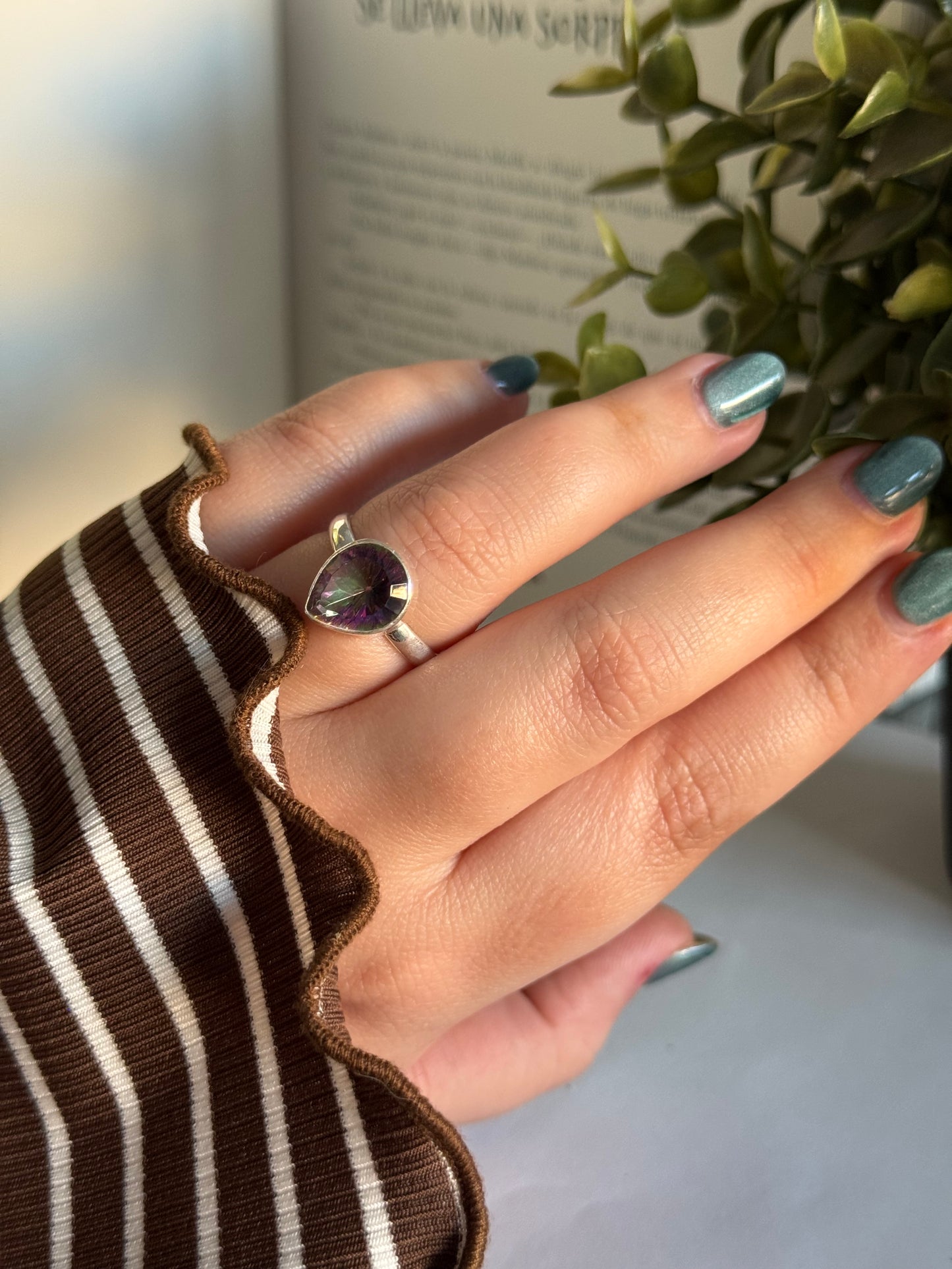 Anillo Ajustable de Topacio Místico en Plata