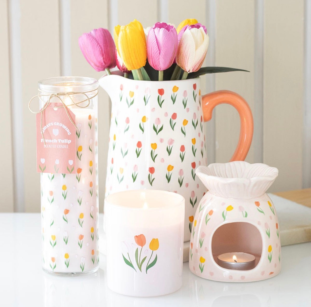 VELA DE TUBO AROMA TULIPÁN FRANCÉS CON ESTAMPADO DE TULIPÁN