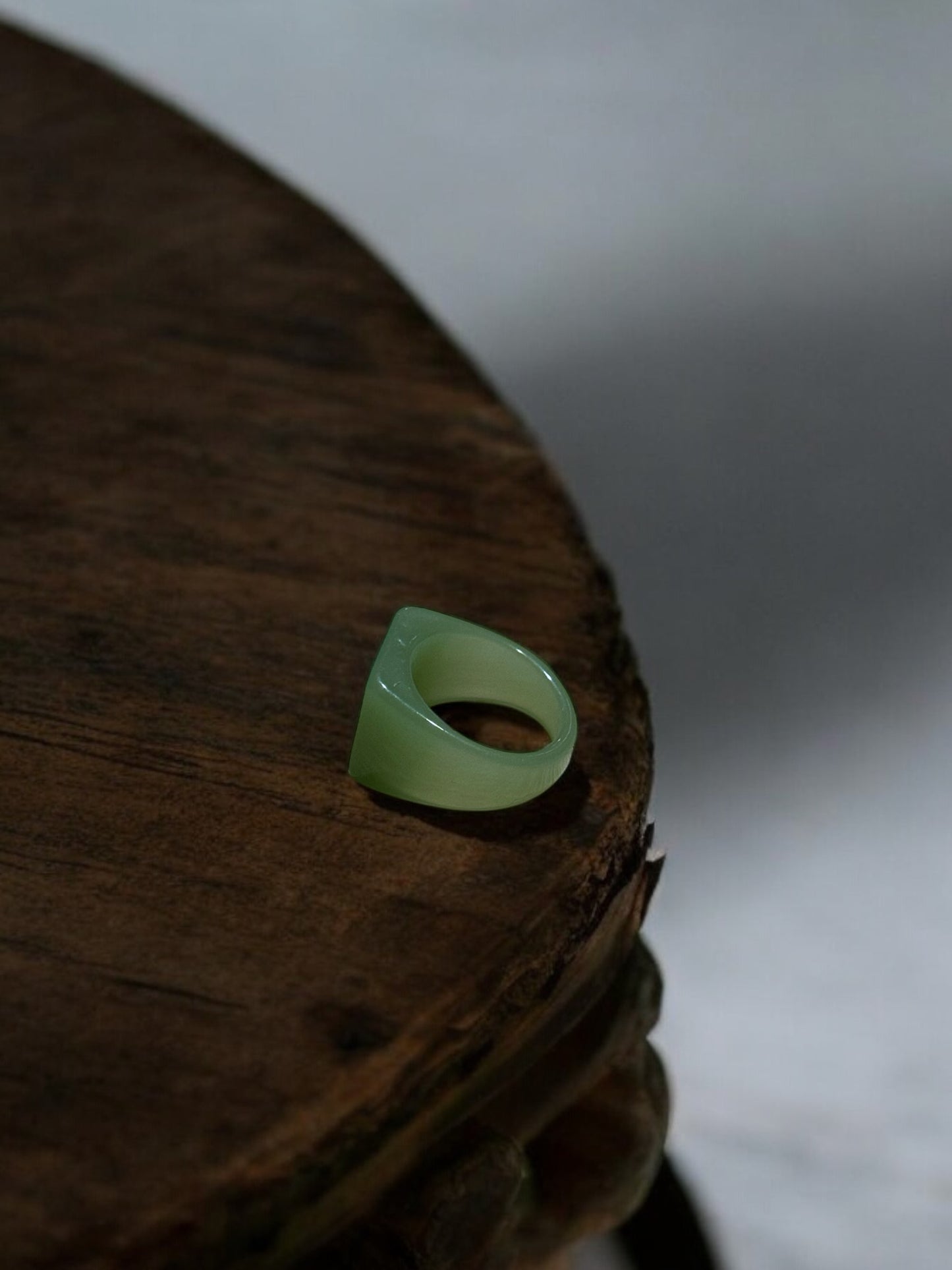 Anillo resina bosque