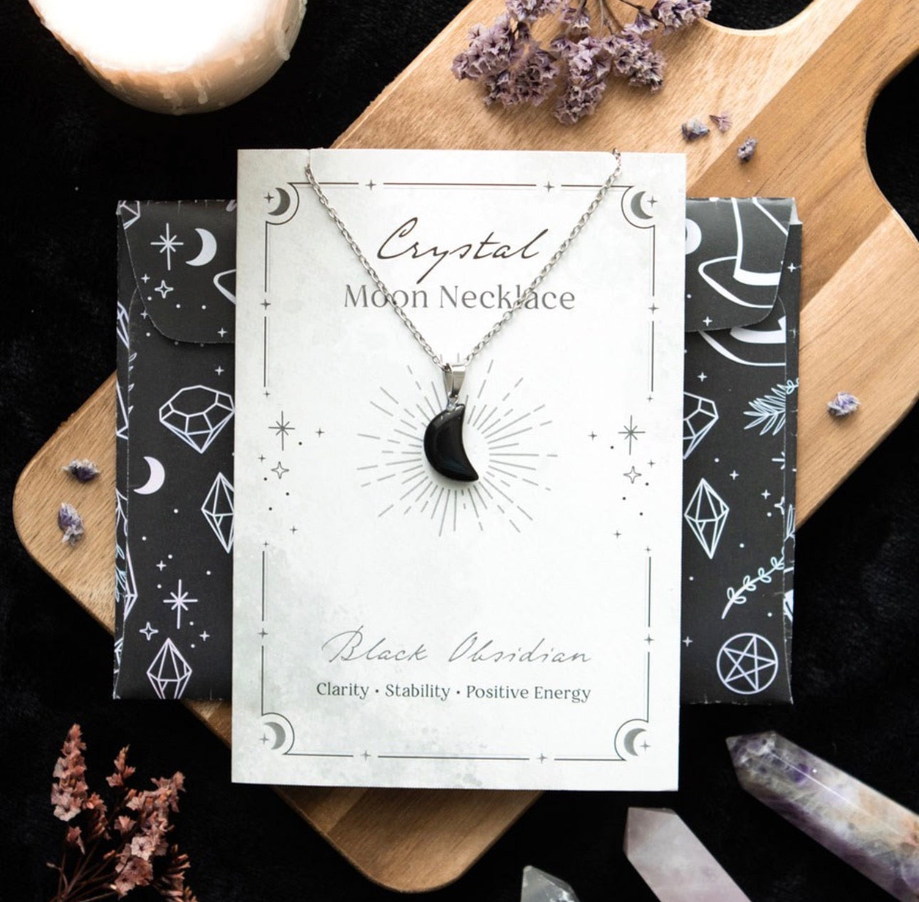 COLLAR DE LUNA DE OBSIDIANA NEGRA EN TARJETA DE FELICITACIÓN