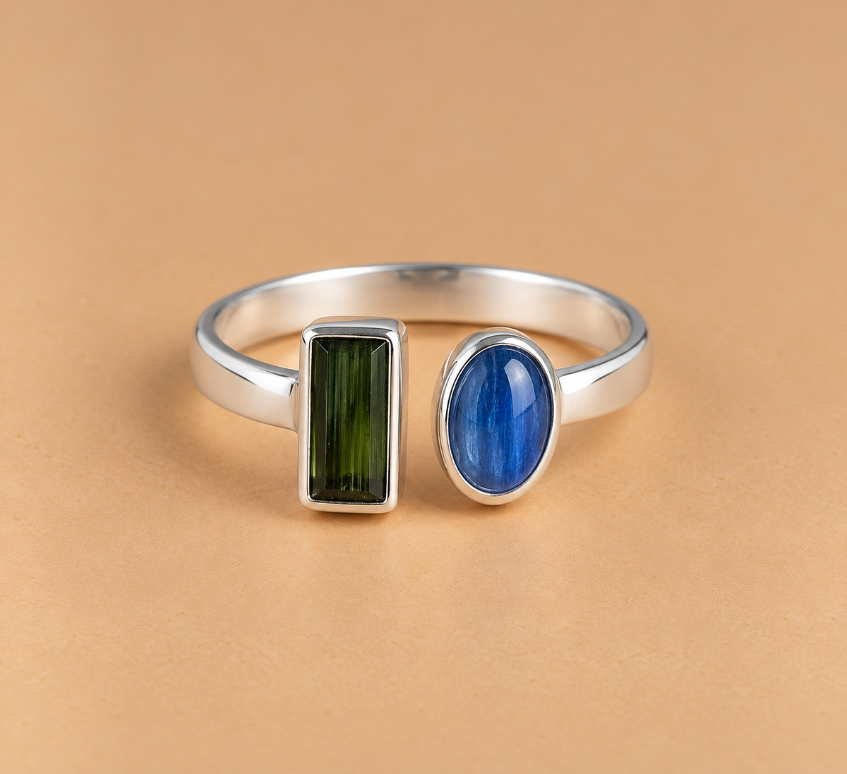 Anillo Turmalina verde y cianita azul (espada de San Miguel) plata 925