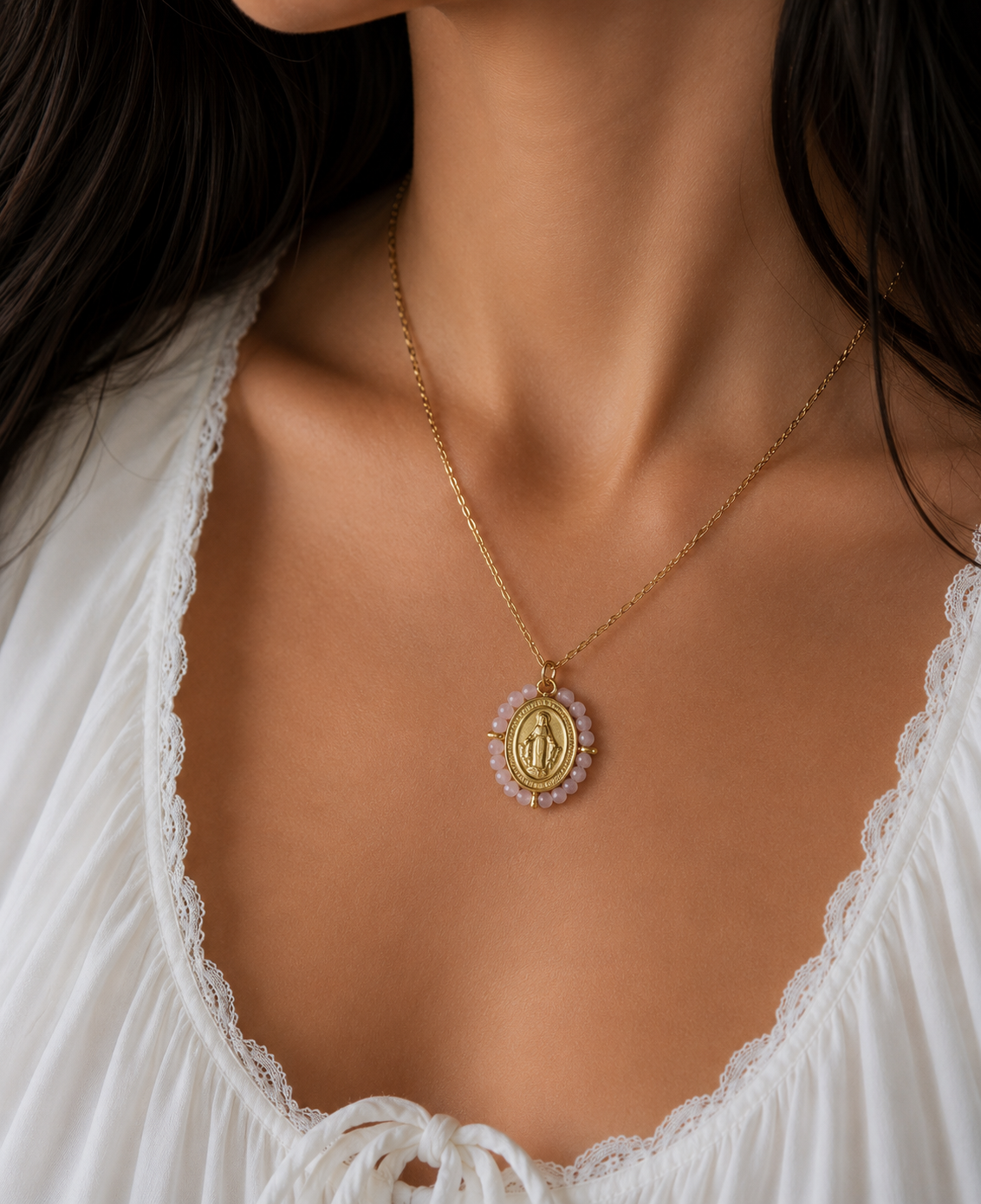 Medalla Virgen de la Milagrosa en Acero Inoxidable con Minerales Facetados