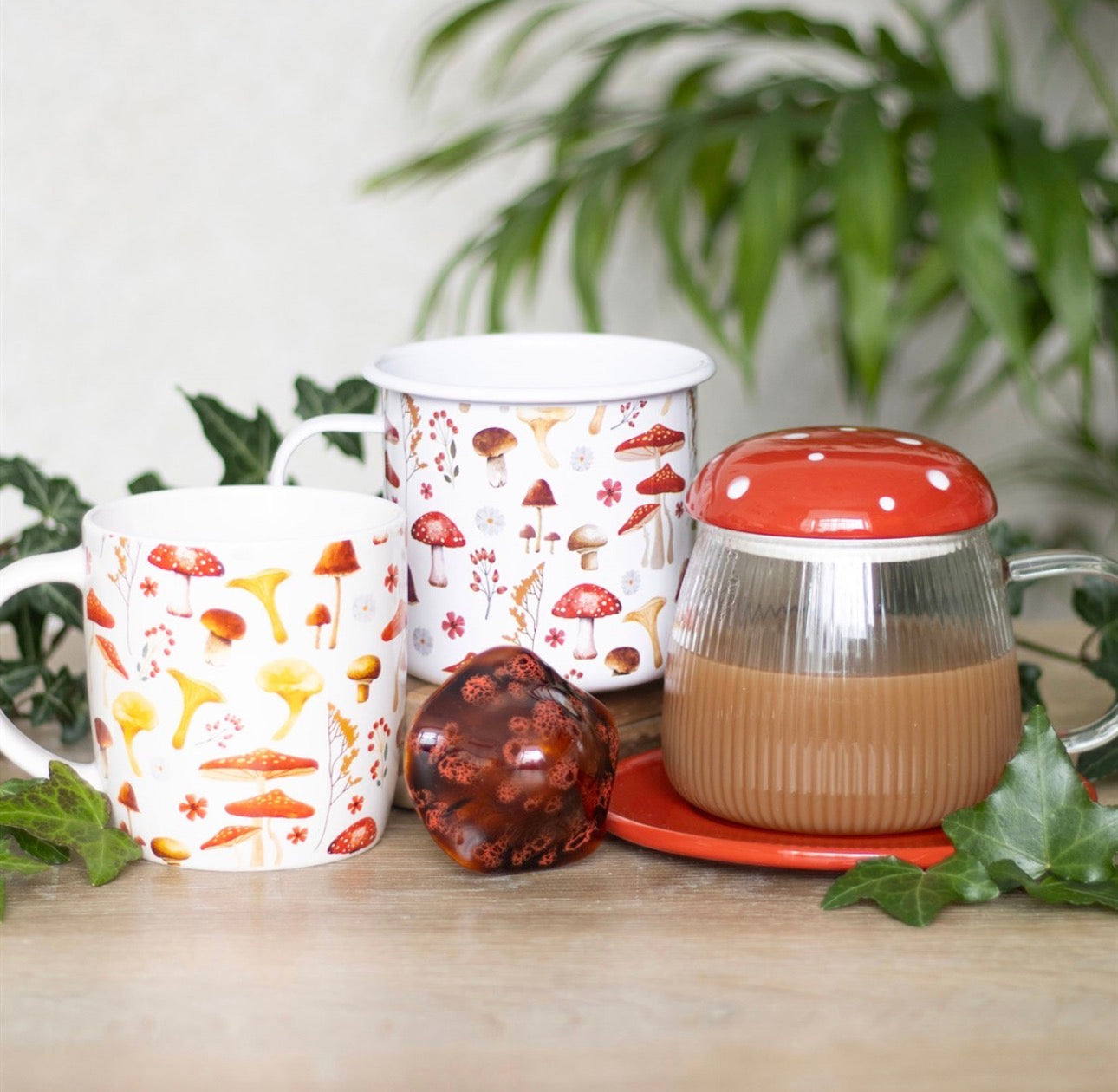 TAZA Y PLATO DE VIDRIO ROJO CON FORMA DE SETA