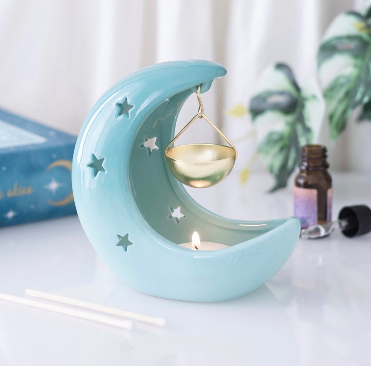 QUEMADOR DE ACEITE COLGANTE CON FORMA DE LUNA CRECIENTE EN AZUL PASTEL