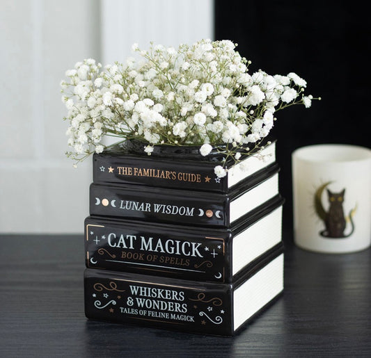 JARRÓN CON FORMA DE PILA DE LIBROS «BLACK CAT MAGICK»