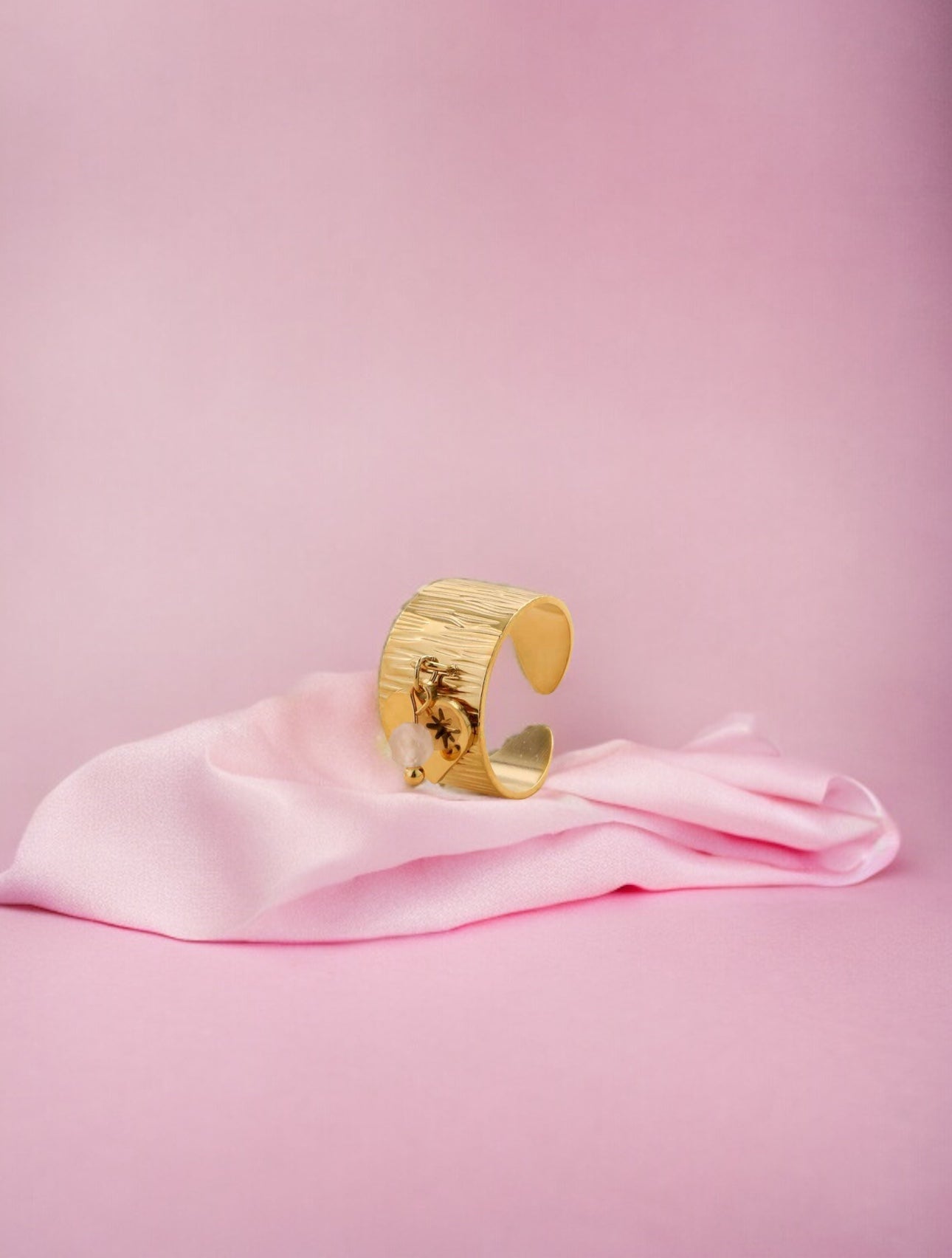 Anillo ajustable corazón y cuarzo rosa