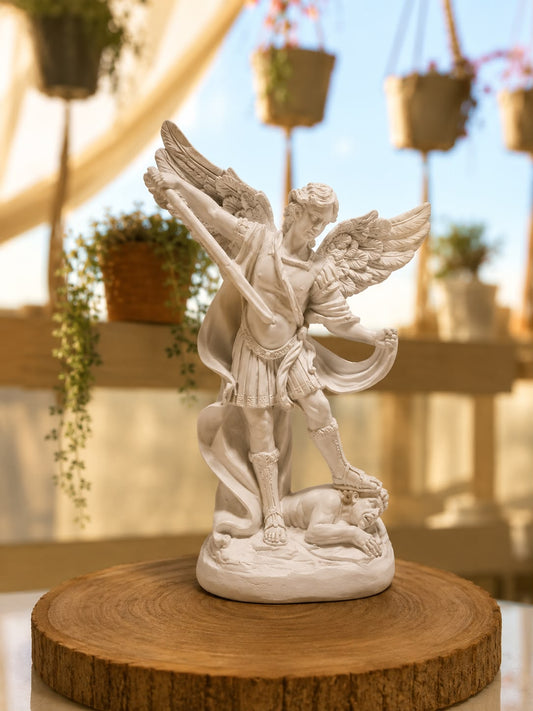 Figura Arcangel San Miguel 13,5 cm Aprox Blanco