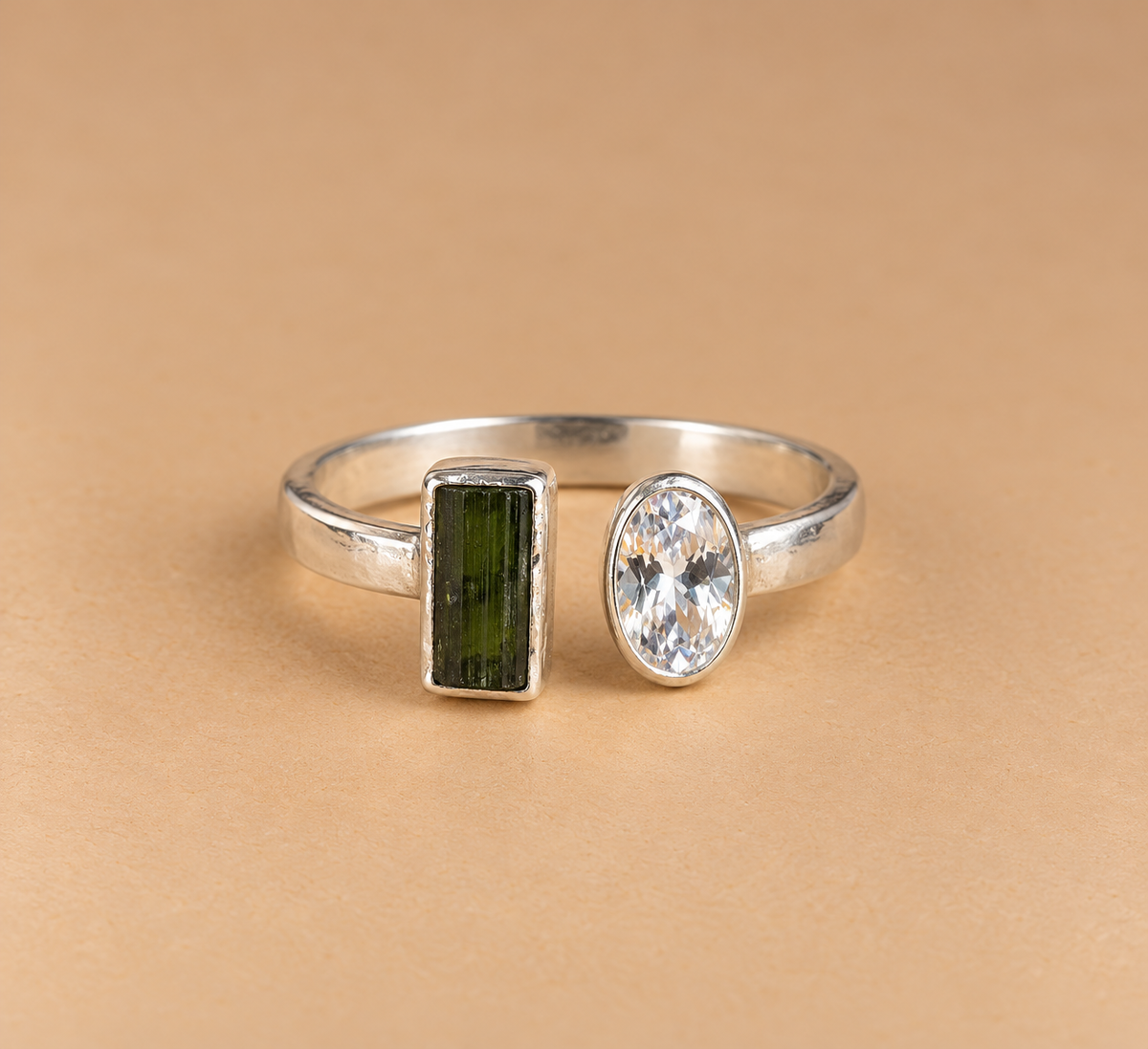 Anillo Turmalina verde y cuarzo maestro plata 925